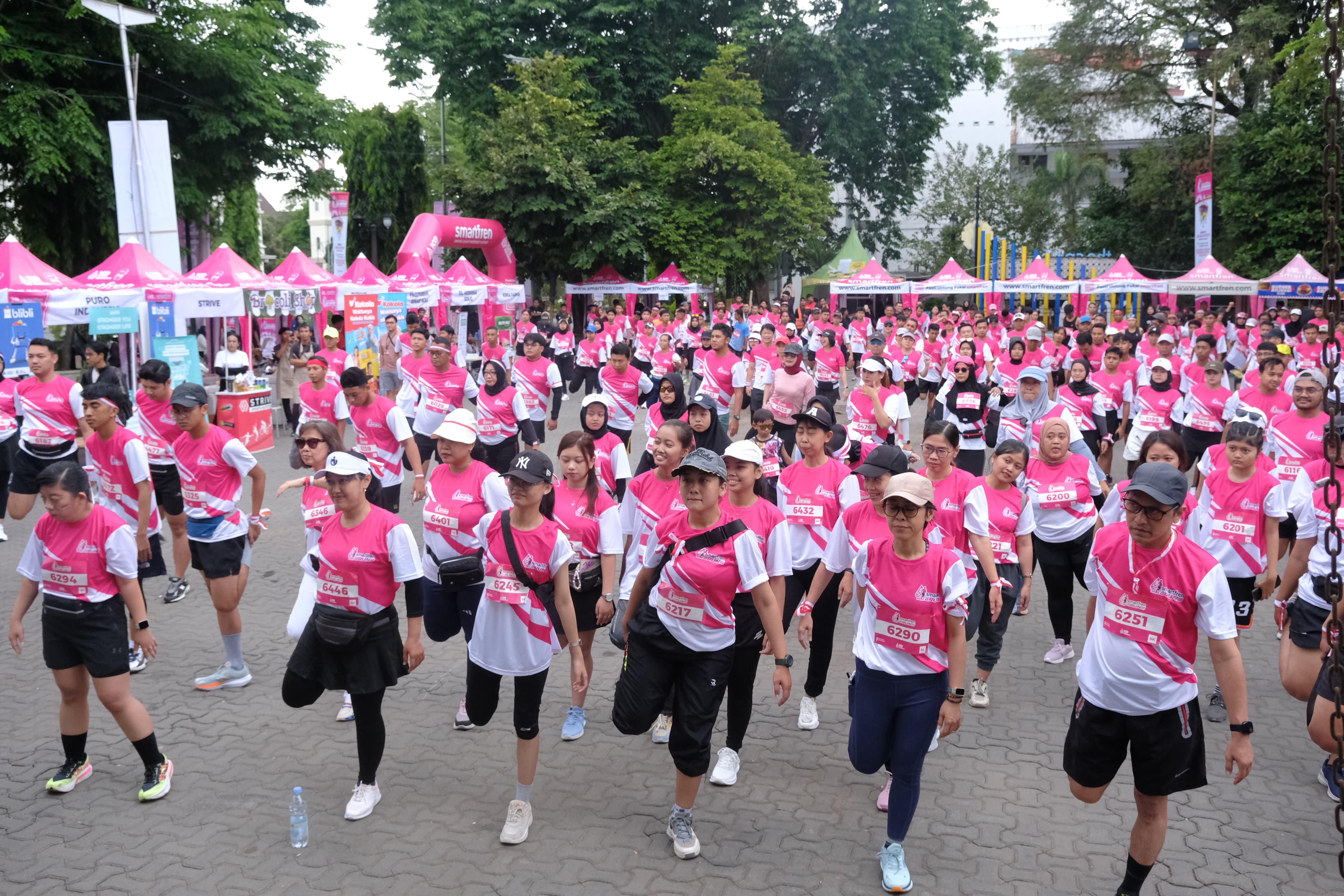 Smartfren Fun Run Solo bertema "100% untuk Indonesia sukses digelar. Diikuti lebih dari 500 peserta dari kalangan pelari maupun pengunjung.