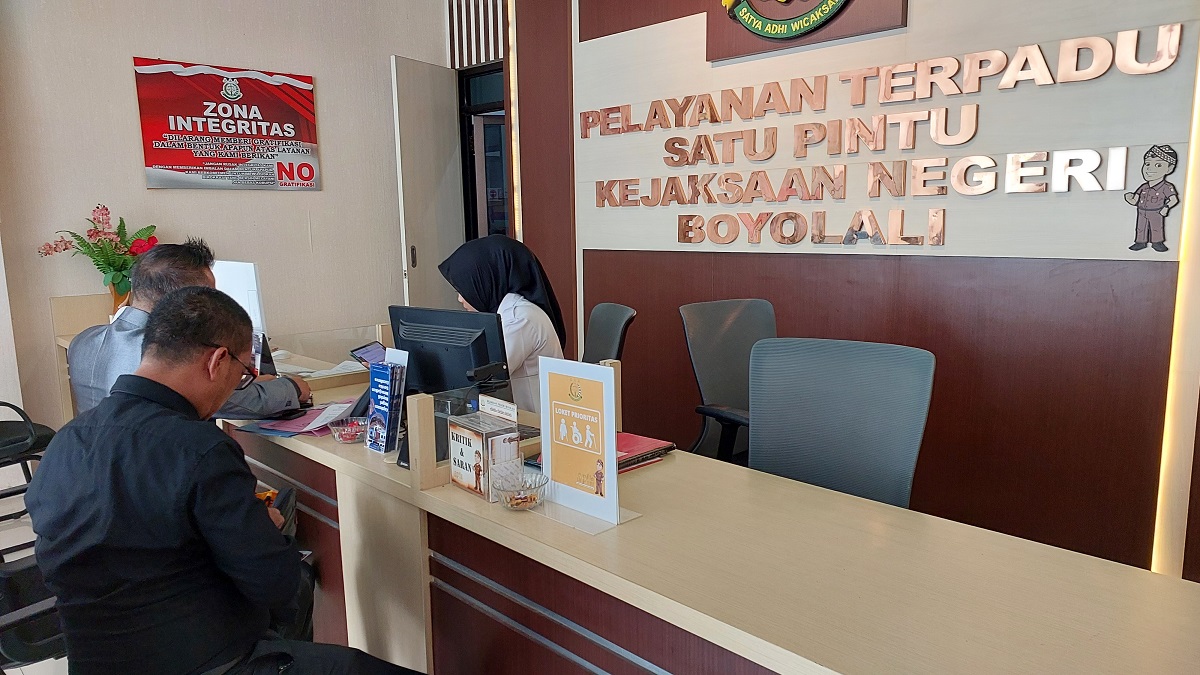 Relawan Demokrasi Nogosari melaporkan kades Tegalgiri, Kecamatan Nogosari, Boyolali ke Kejari Boyolali, Senin (11/11/2024).