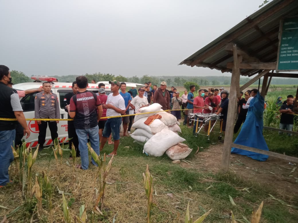 Polisi menggelar olah TKP kasus bunuh diri di Kecamatan Tangen, Sragen pada Kamis (14/11/2024). (Ahmad Khairudin/Radar Solo)