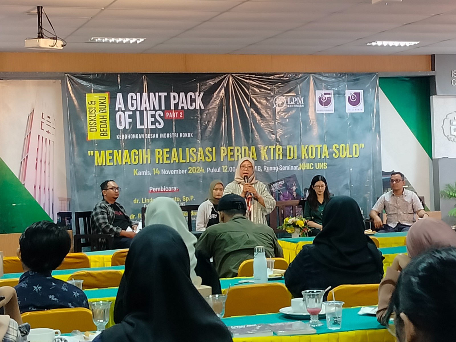Diskusi publik mengenai Perda KTR yang tak kunjung dilaksanakan secara maksimal di Kota Solo, Kamis (14/11). (Fauziah Akmal/Radar Solo)