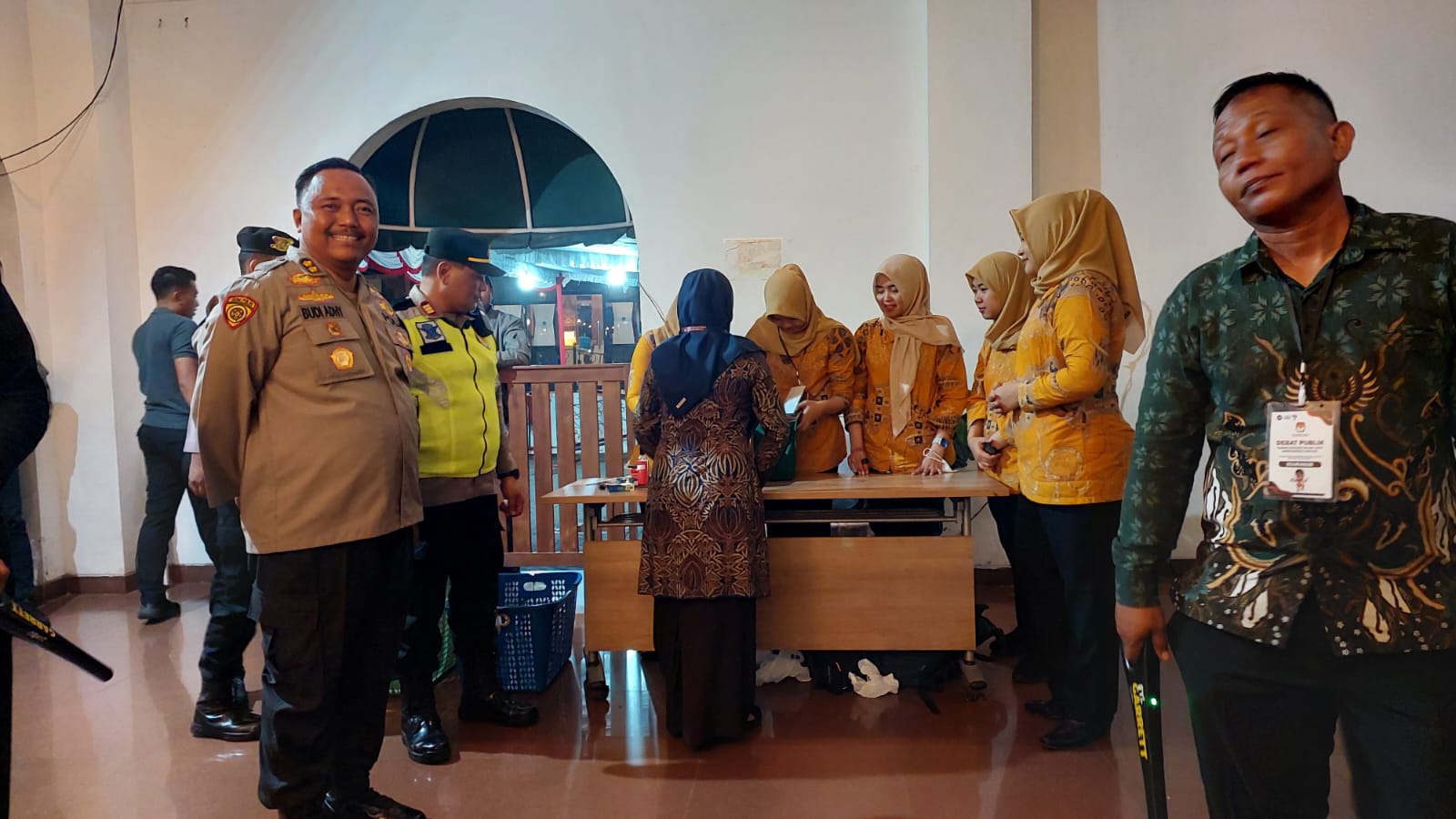 Pengamanan debat cabup-cawabup Boyolali dilakukan secara ketat oleh personel gabungan, Sabtu (16/11/2024).