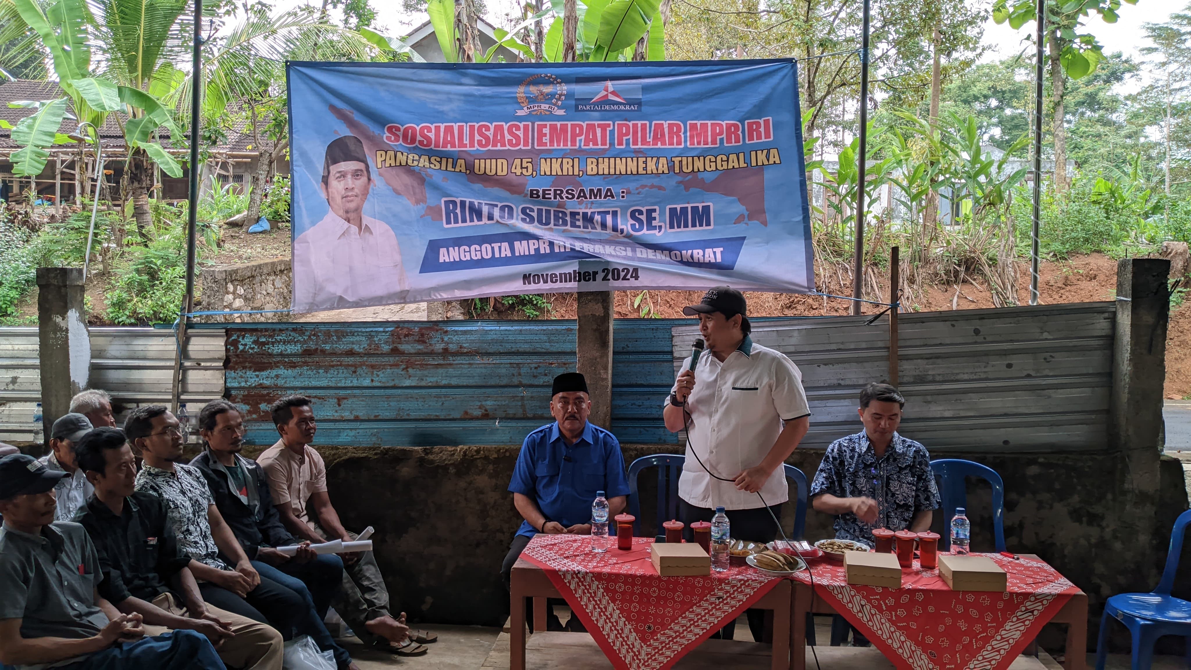 Wakil Ketua Komisi XIII DPR RI sekaligus Anggota MPR RI periode 2024-2029 Rinto Subekti sampaikan sosialisasi Empat Pilar MPR RI di Karanganyar, Minggu (17/11/2024).