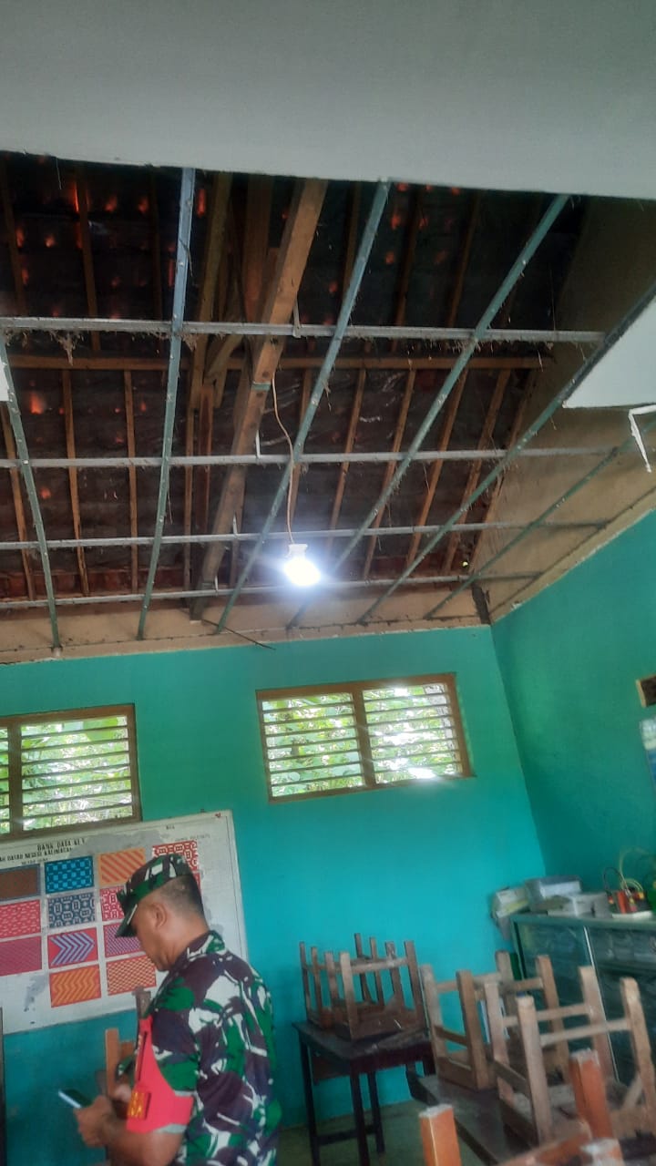 Ruang kelas SD Negeri Kalimacan, Kecamatan Kalijambe, Sragen yang roboh pada Rabu (20/11/2024) pagi. (Ahmad Khairudin/Radar Solo)