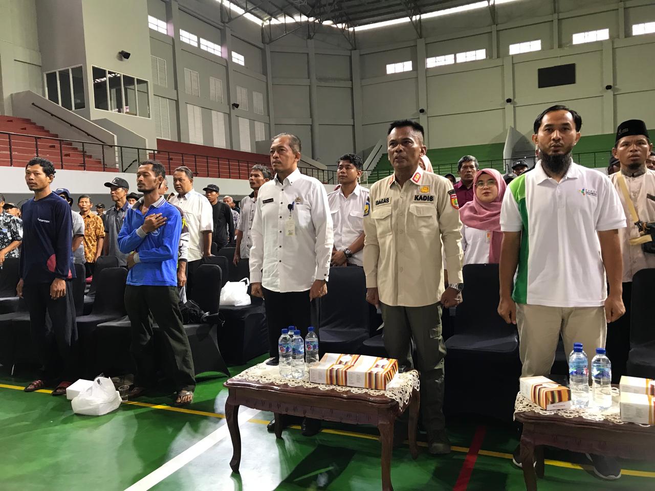 Kepala Distankan Sukoharjo Bahas Windaryatno (dua dari kanan) bersama PT Pupuk Indonesia di GOR Bung Karno.