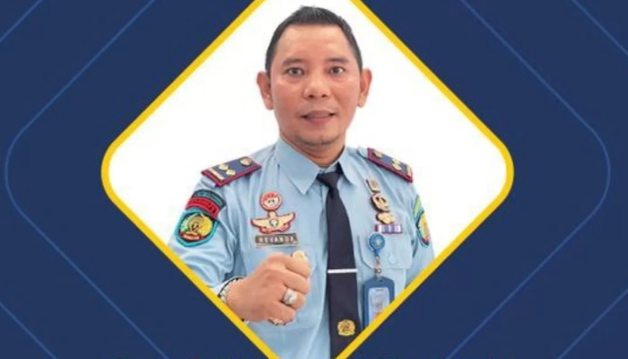 Sosok Kalapas Waingapu Revanda Bangun yang viral karena sifat arogannya.