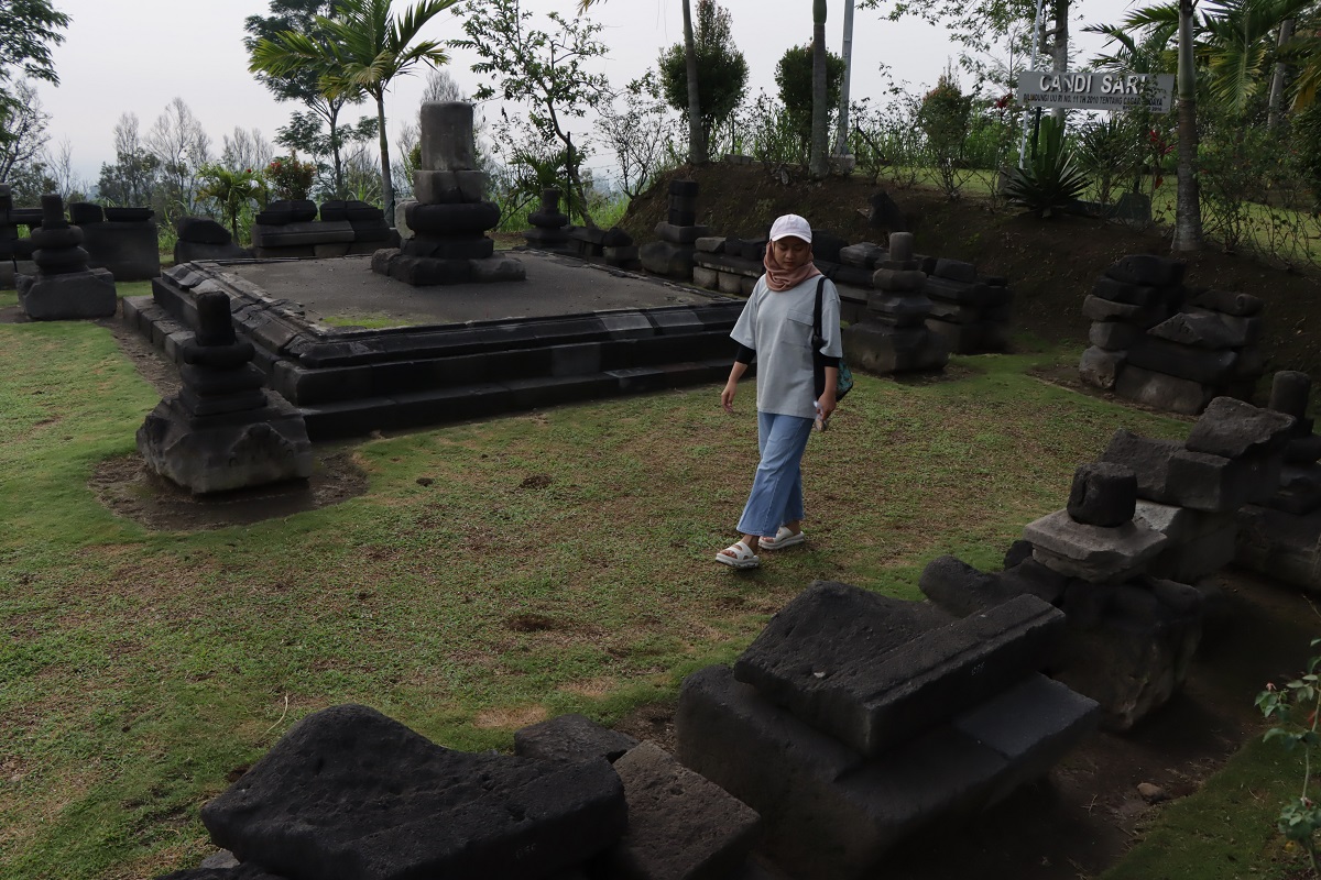 Kompleks Candi Sari di Desa Gedangan, Kecamatan Cepogo, Boyolali yang berhawa dingin.