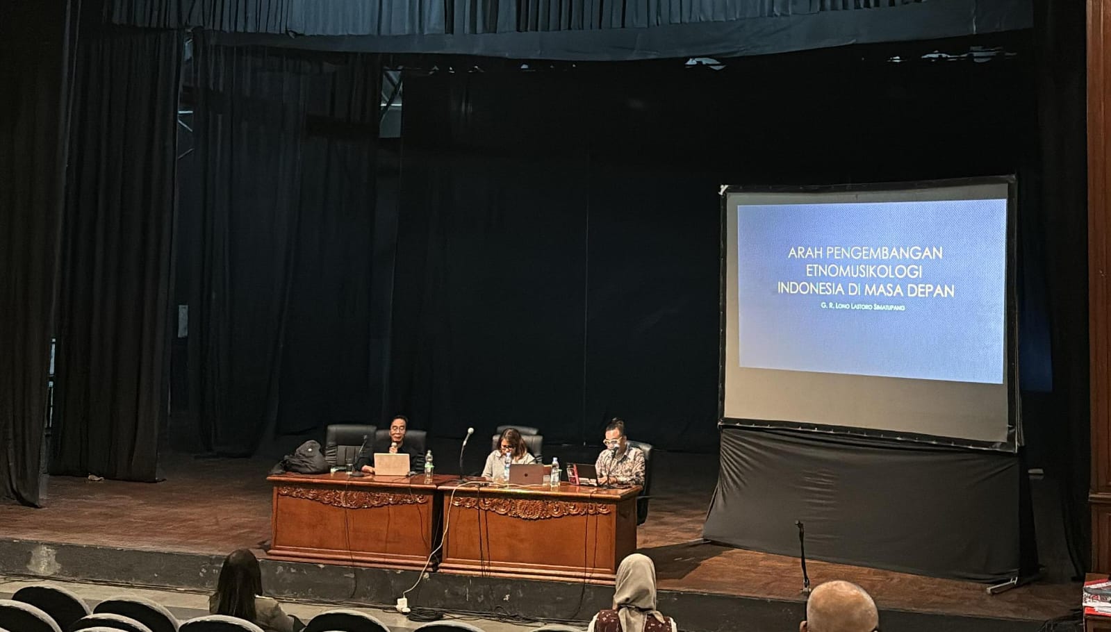 Seminar Nasional Asosiasi Program Studi Etnomusikologi Indonesia (APSEI) di Gedung Teater Kecil ISI Surakarta, Sabtu (23/11).