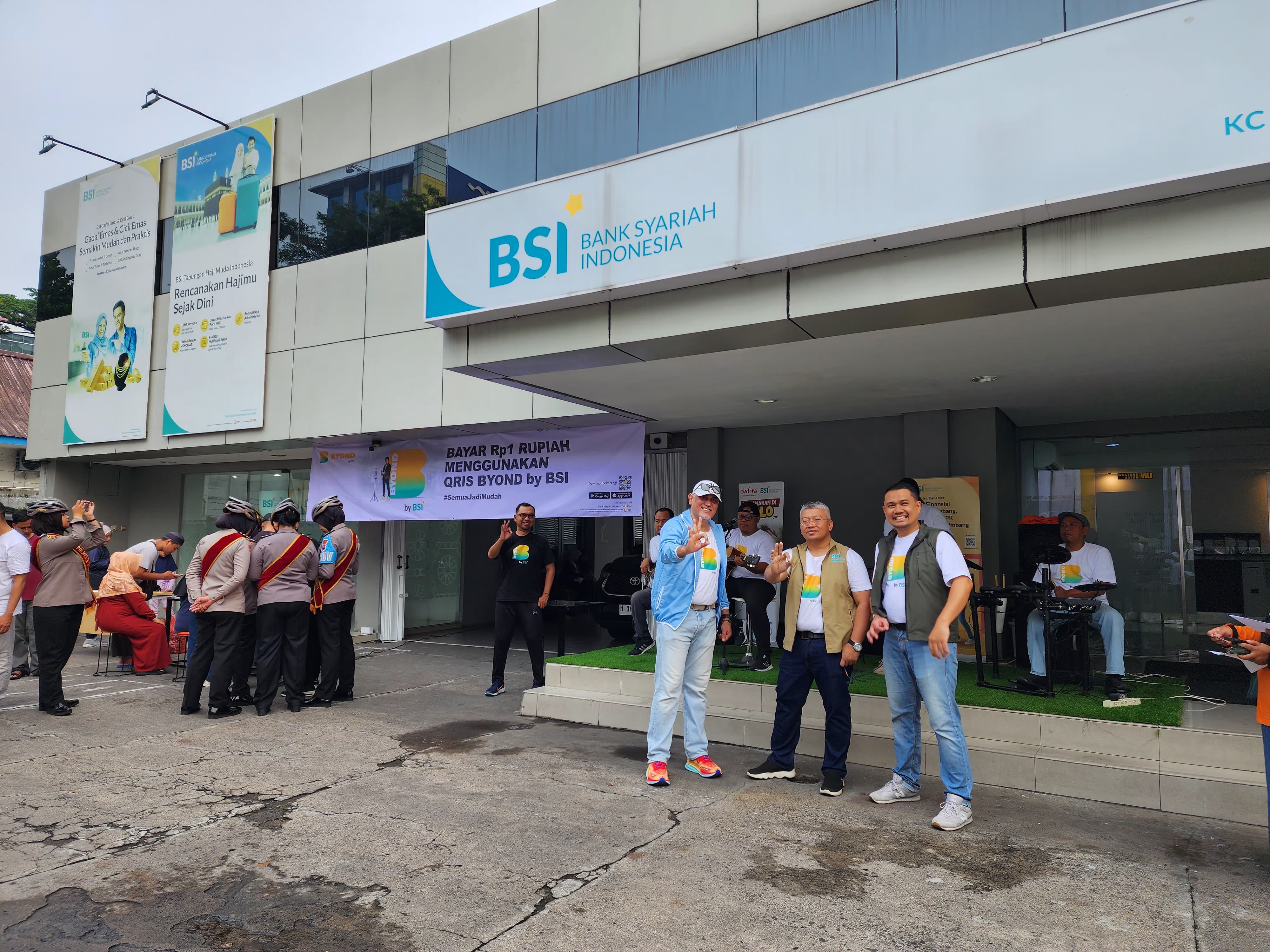 Mini Booth Activation dan tebus murah kuliner diselenggarakan dalam rangka sosialisasi SuperApp baru BSI bernama  BYOND by BSI.
