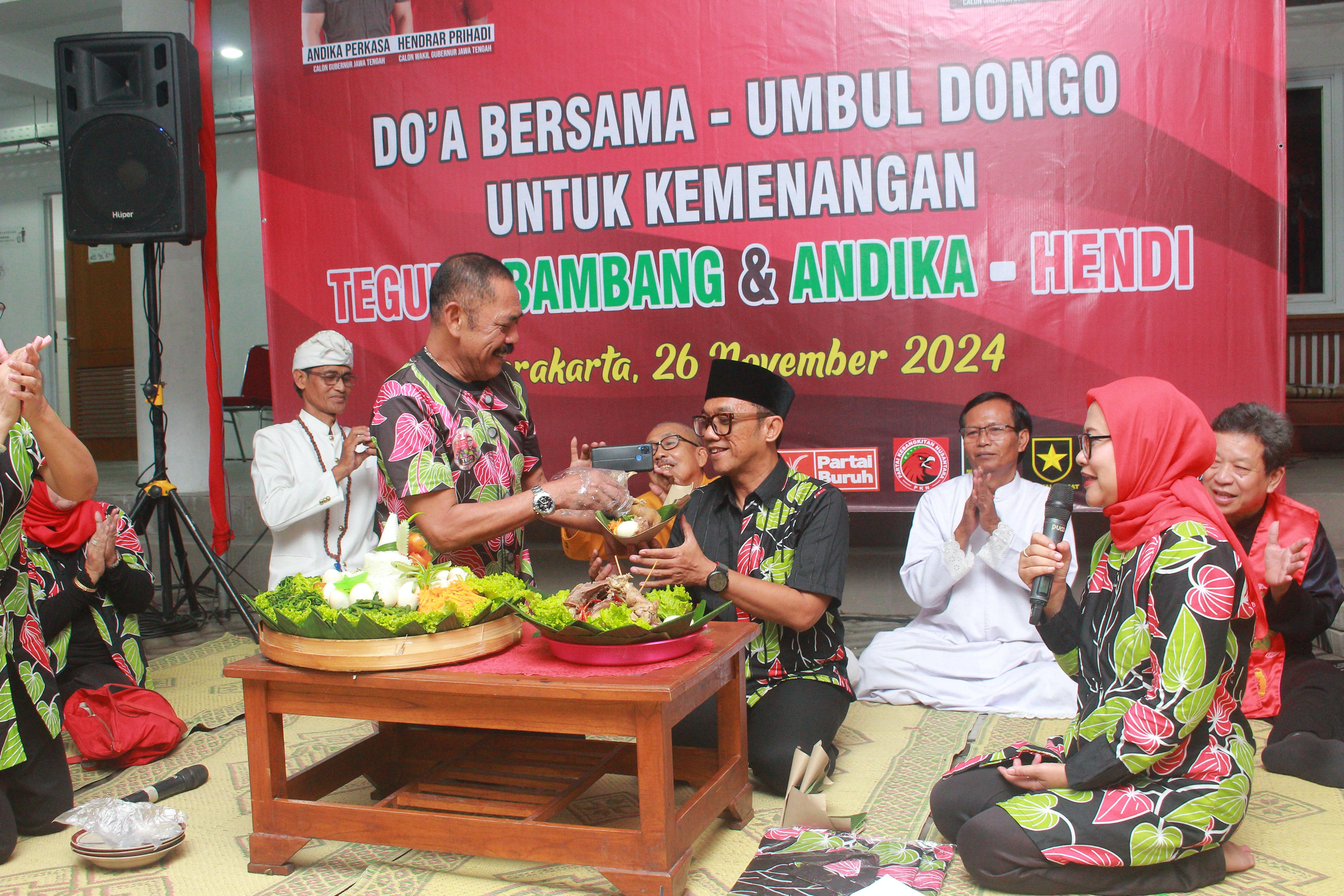 Doa bersama dan umbul dongo  digelar DPC PDIP Solo, Selasa (26/11/2024) malam.