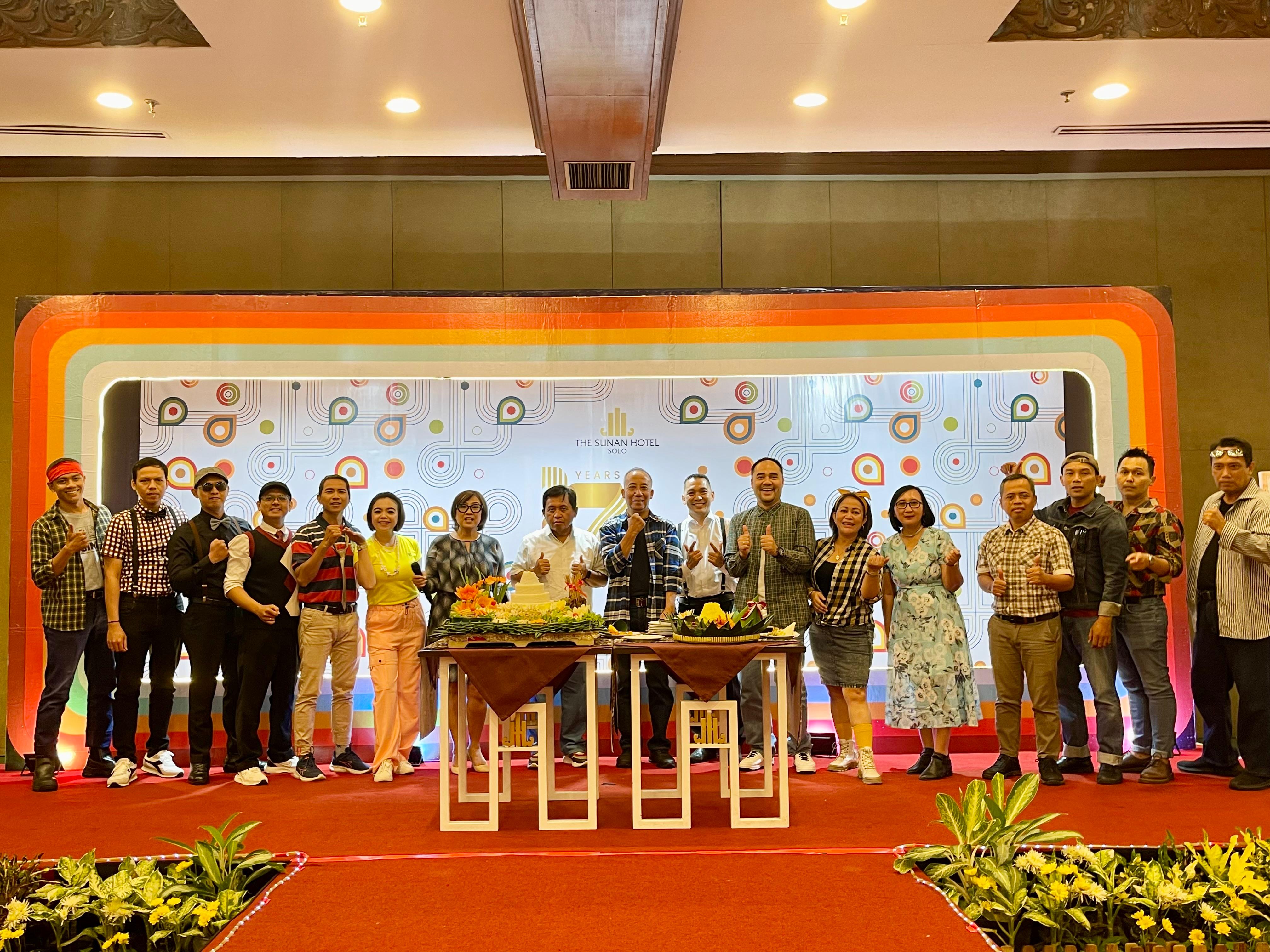 The Sunan Hotel Solo rayakan HUT ke-17 dengan menggelar staff party bertema &ldquo;Celebrating Legacy, Inspiring Future&rdquo; di ballroom hotel setempat, Senin (25/11/2024).
