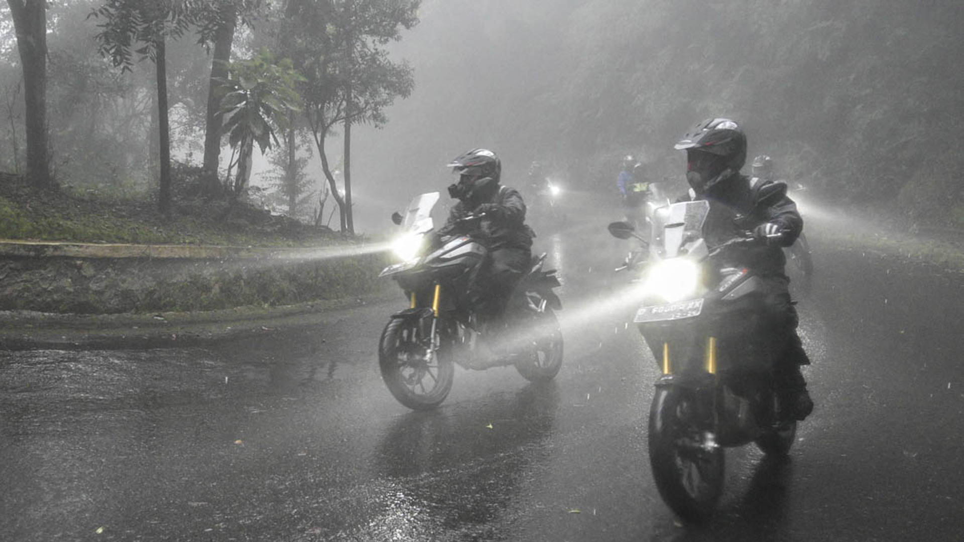 Selain mengandalkan teknologi, pengendara juga perlu memeriksa kondisi motor secara rutin.