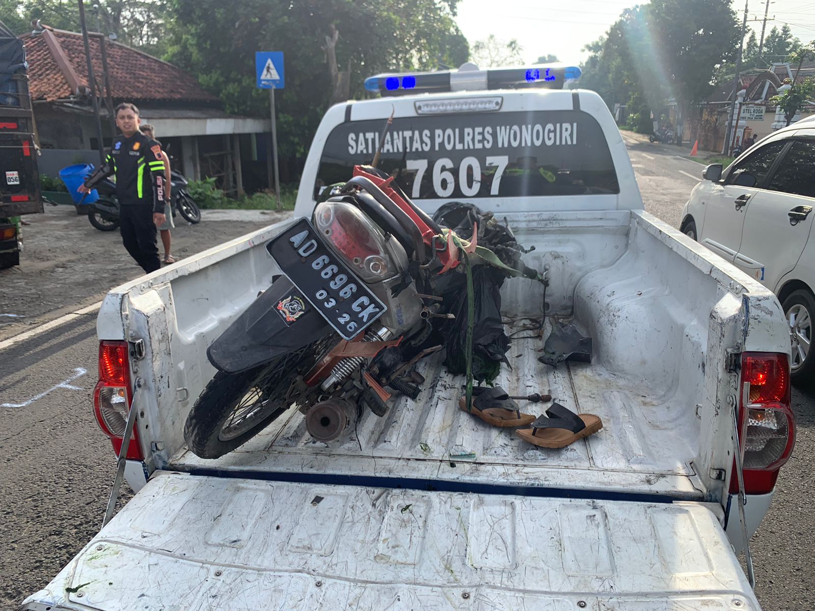 Kendaraan yang terlibat kecelakaan di wilayah Desa Bulusulur Kecamatan Wonogiri Kota Rabu (27/11/2024).