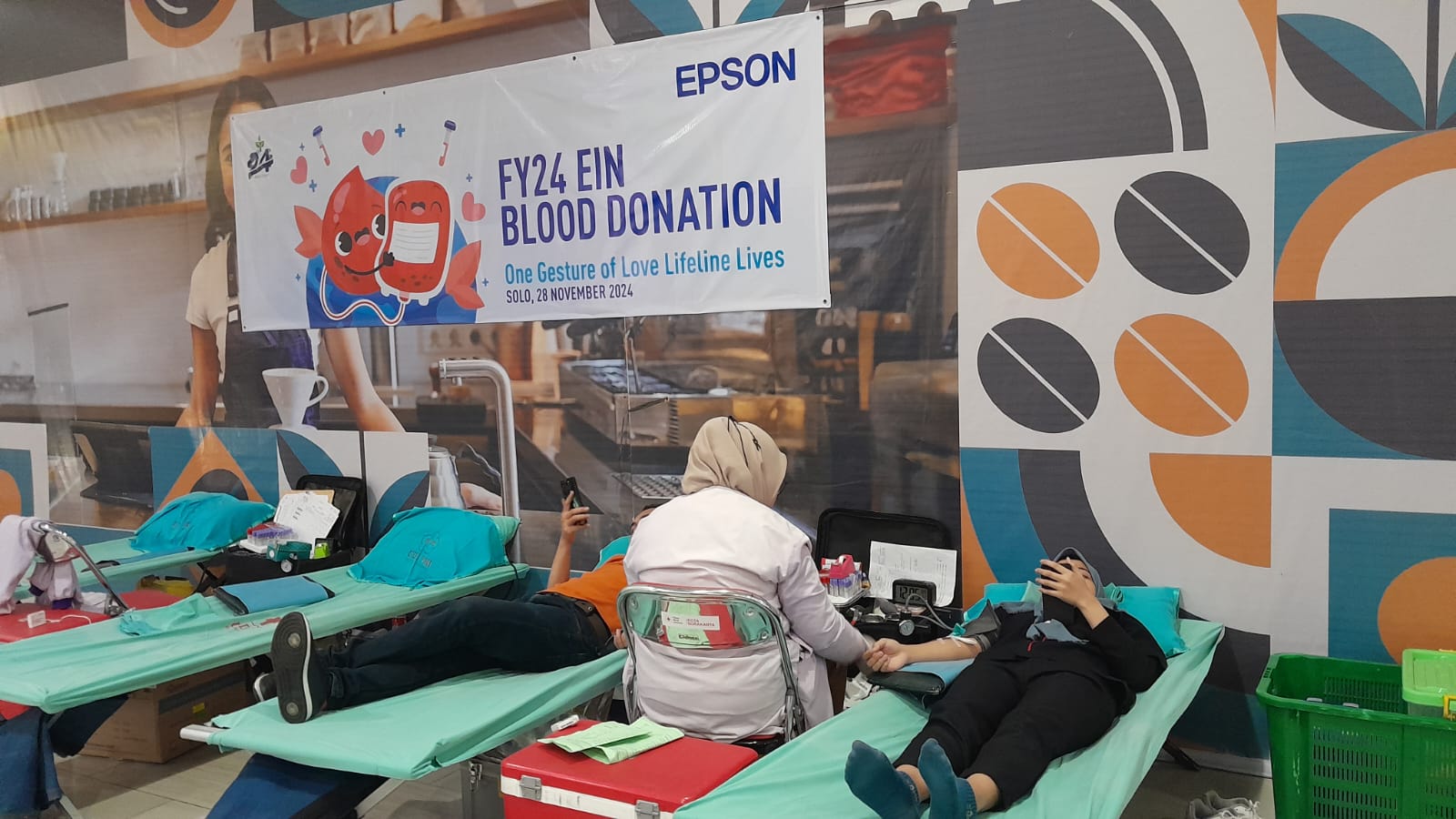 Epson Indonesia gelar donor darah di Solo Grand Mall,&nbsp;Kamis (28/11).