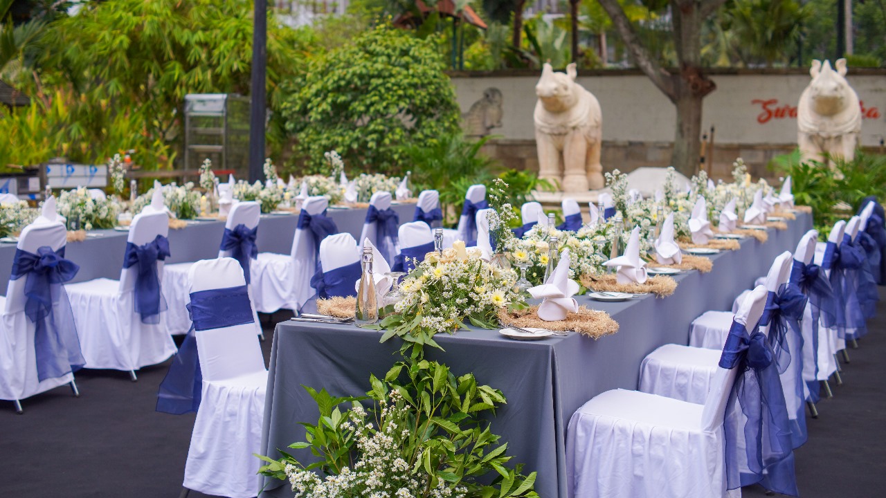 Tak kalah syahdu seperti Central Garden, venue ini juga menawarkan suasana outdoor yang istimewa.