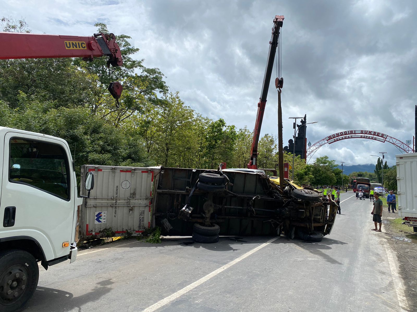 Kondisi truk yang terlibat kecelakaan di Jalan Raya Wonogiri-Sukoharjo, Jumat (29/11/2024).