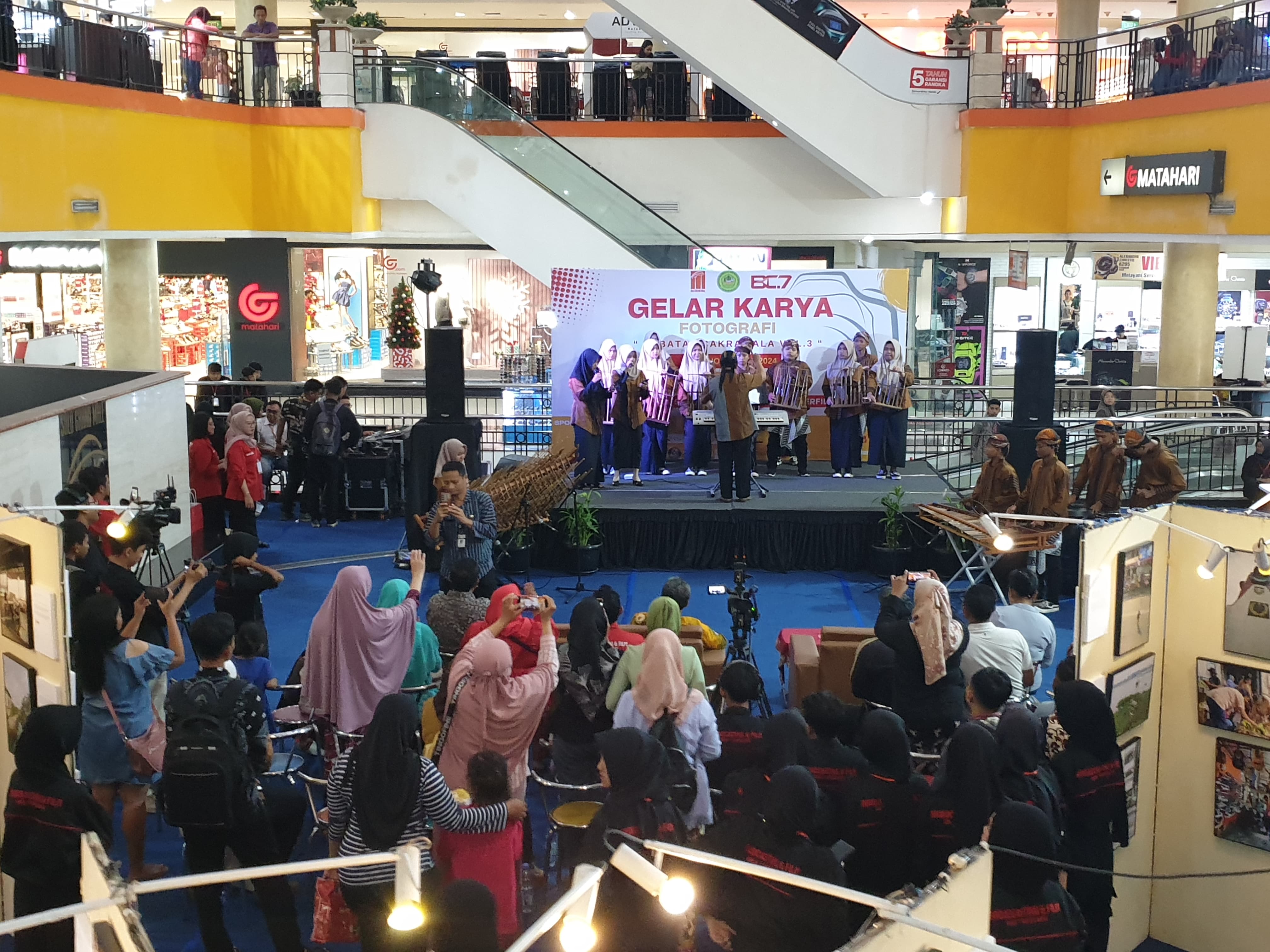 Rangkaian kegiatan merayakan 20 Tahun Solo Grand Mall. Puncak acara digelar Senin (2/12/2024).