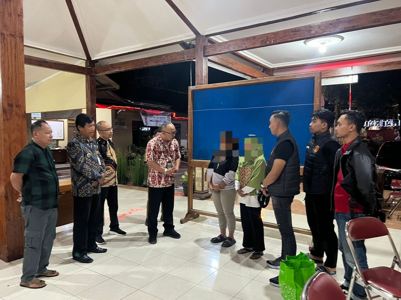 Tim polres dan Dinas PPKB P3A Wonogiri bertemu MA dan ibunya di Kantor Kecamatan Jatiroto belum lama ini.