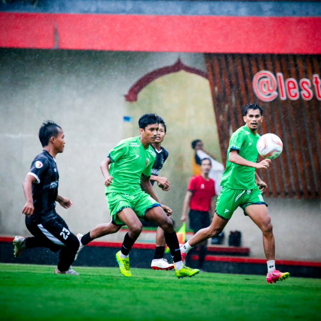 Persikab Kabupaten Bandung latihan bersama dengan Cimahi Putra di Boyolali, pekan lalu.