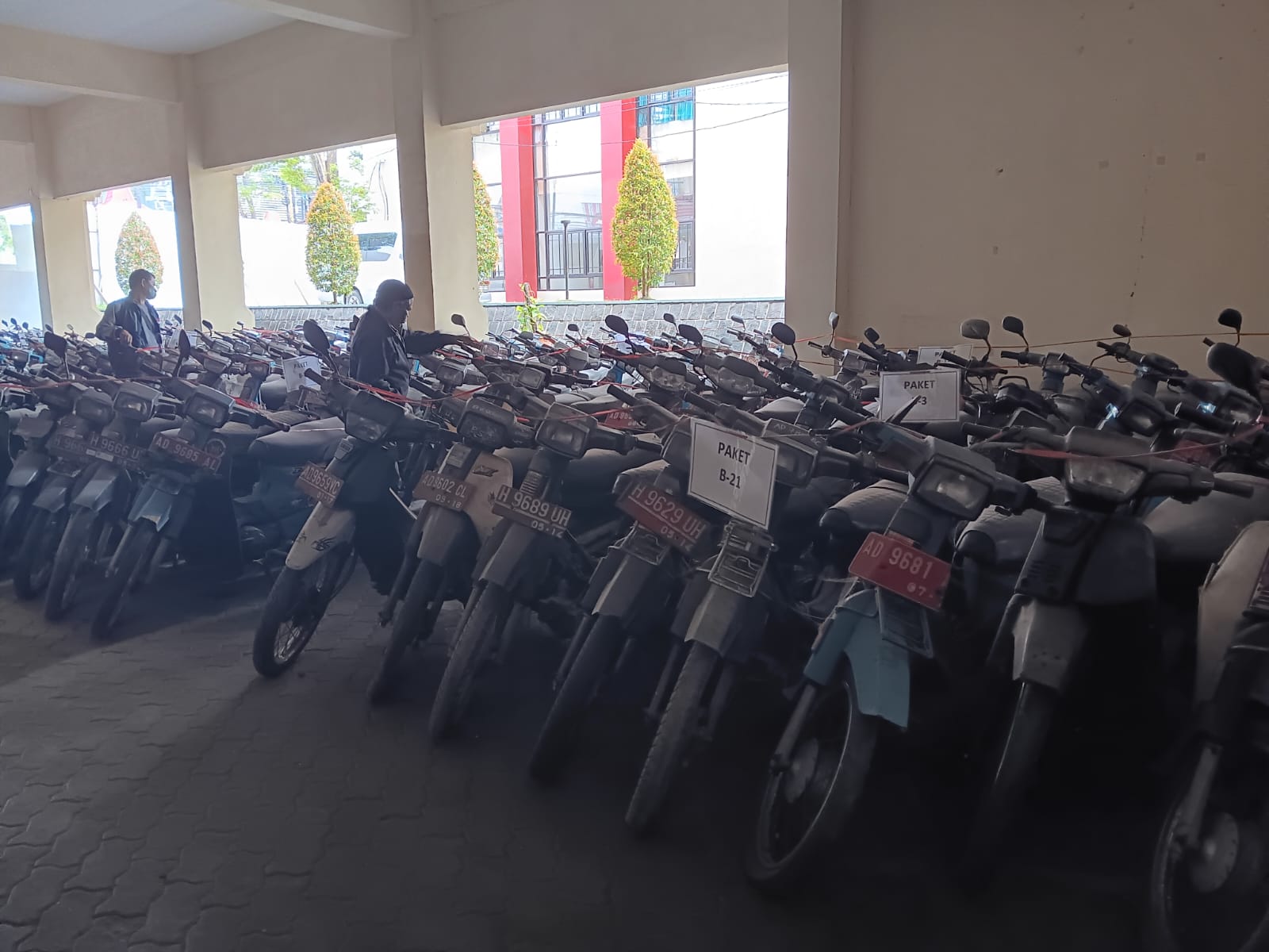 Ratusan sepeda motor dinas Pemkab Klaten yang dilelang. (Angga Purenda/Radar Solo)