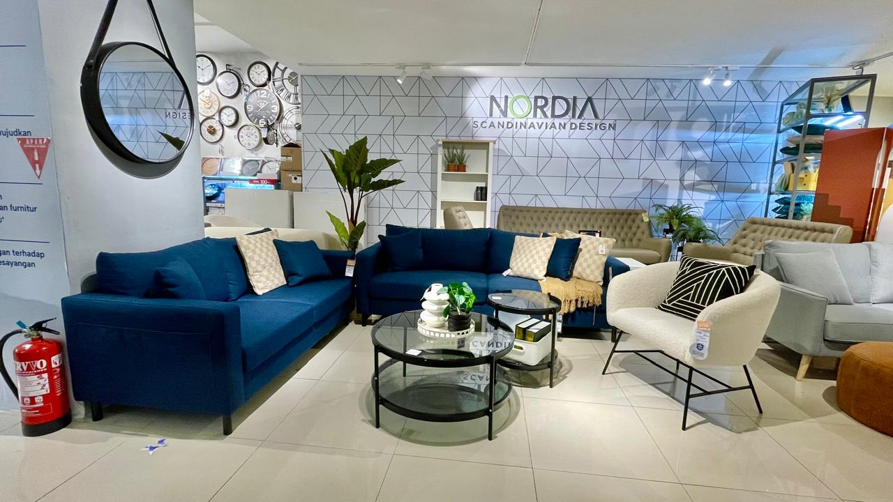 Dengan tata ruang yang segar serta koleksi produk terlengkap, Informa Pakuwon Mall Solo Baru siap menjadi destinasi utama untuk memenuhi kebutuhan furniture dan dekorasi rumah maupun bisnis Anda.