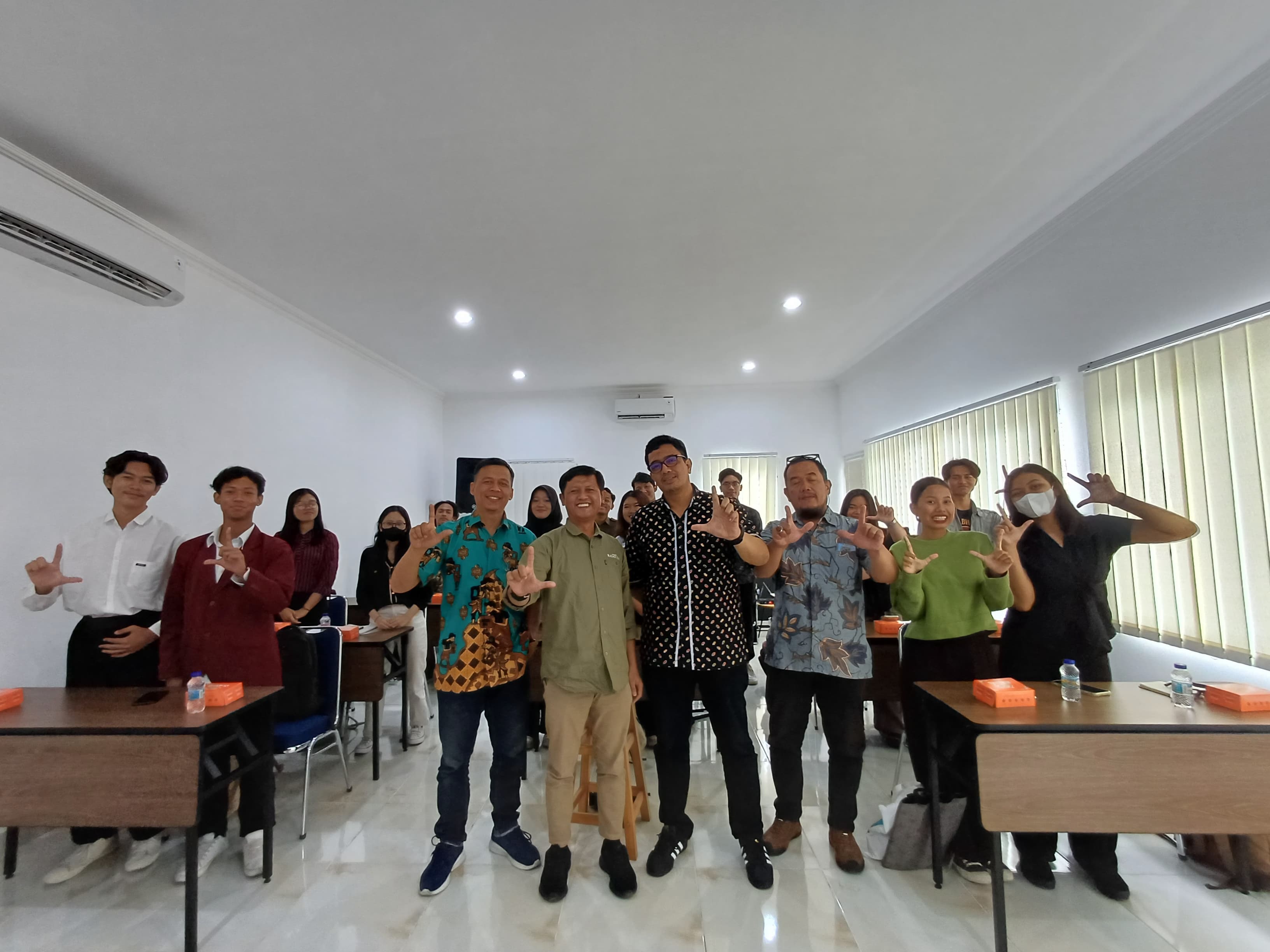 Peserta pelatihan kehumasan dan jurnalistik era digital FSP ISI Surakarta. (Danang Suto/Radar Solo)