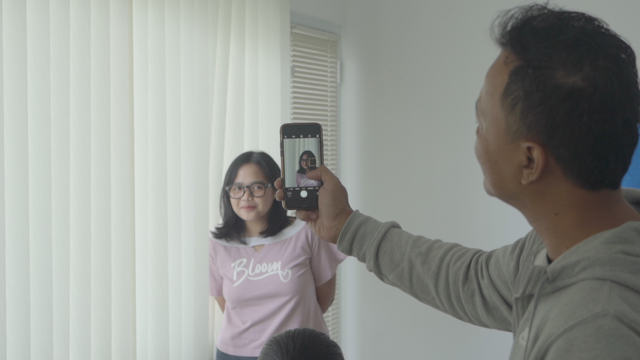 Praktik ambil objek dengan kamera HP