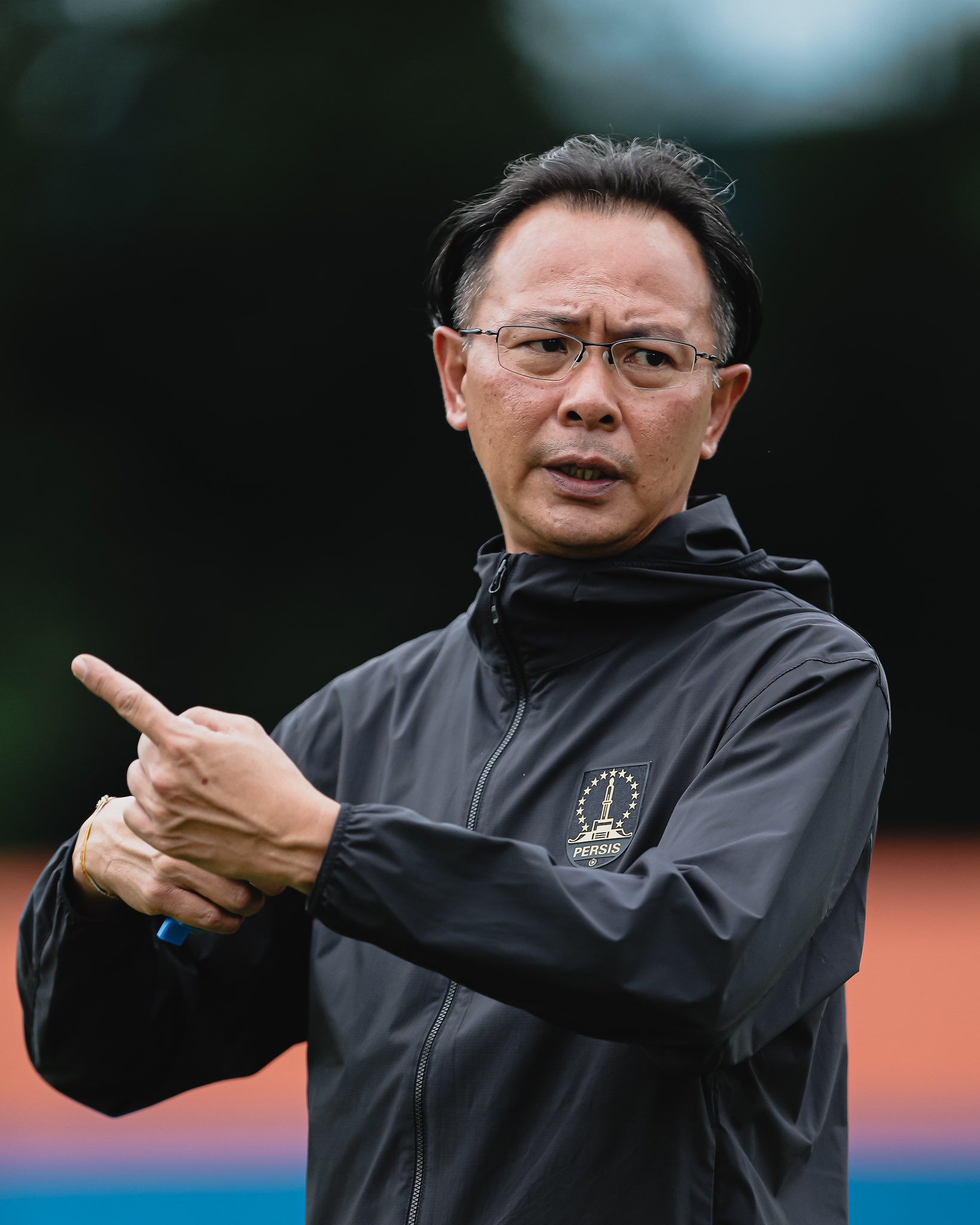 Pelatih Persis Solo Ong Kim Swees saat melatih timnya, belum lama ini.