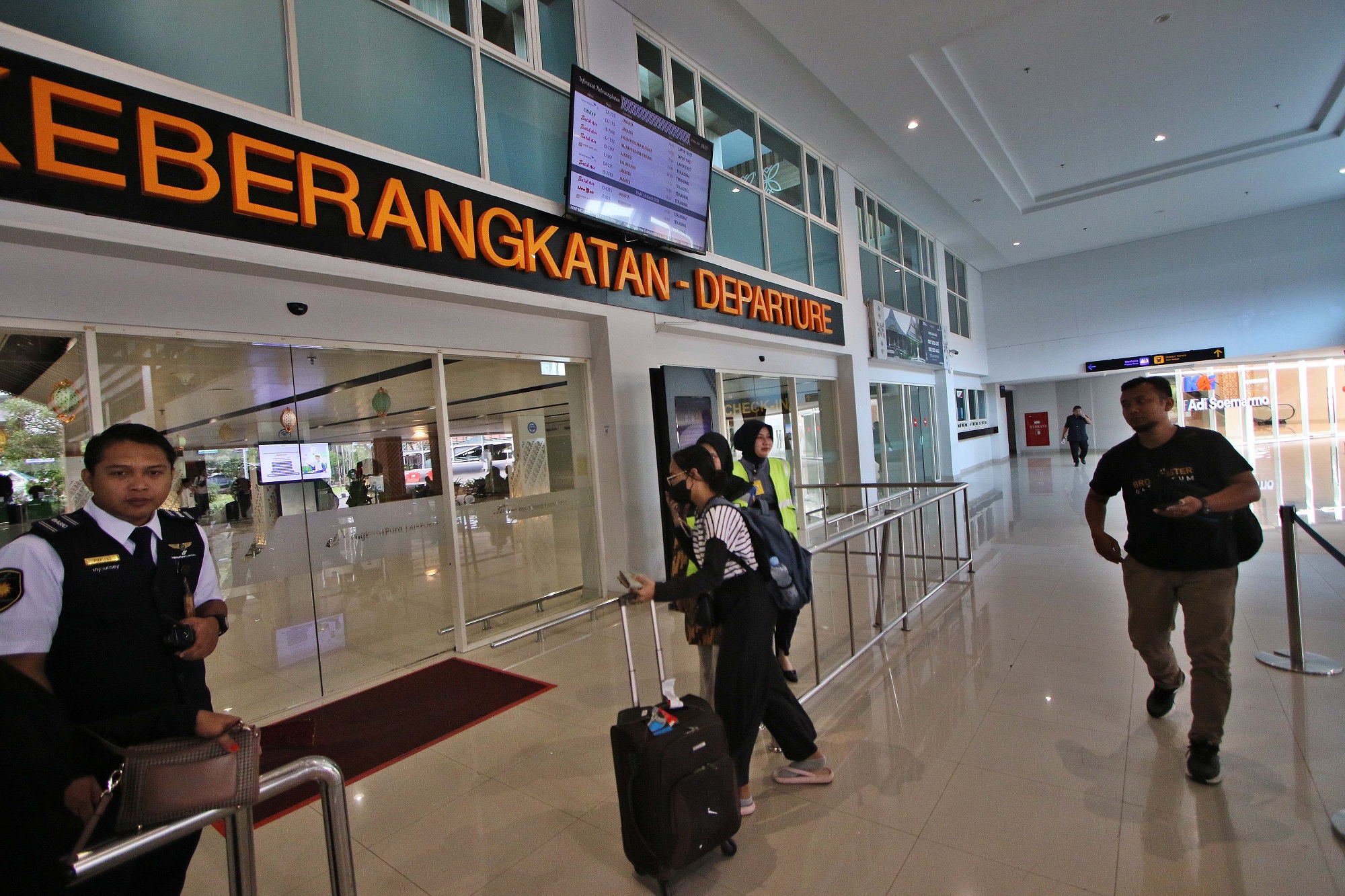 Suasana Bandara Adi Soemarmo Solo. (Arief Budiman/Radar Solo)