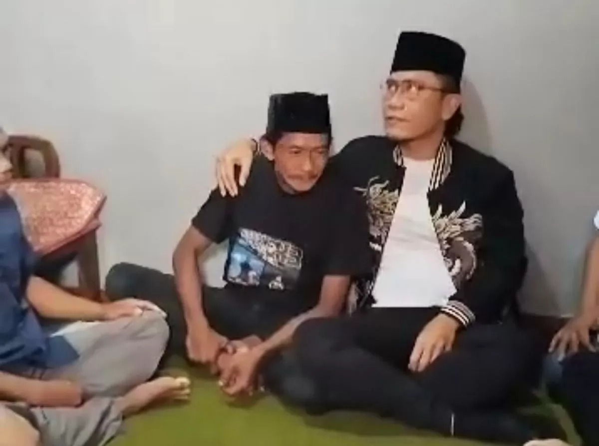 Momen Gus Miftah meminta maaf pada penjual es teh Sunhaji.