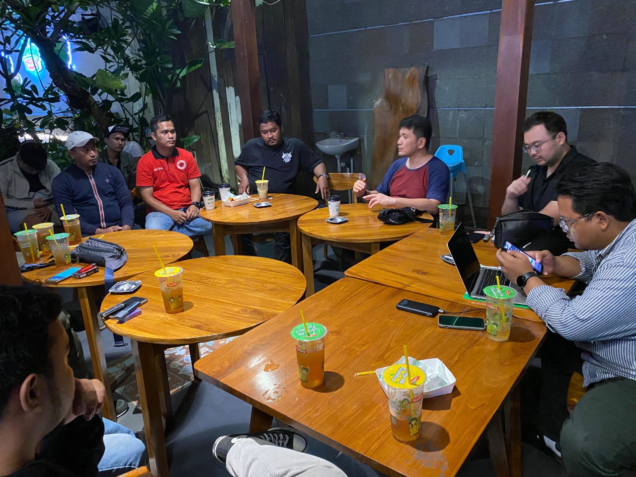 Pertemuan antara manajemen Persis Solo dan perwakilan elemen-elemen suporter.