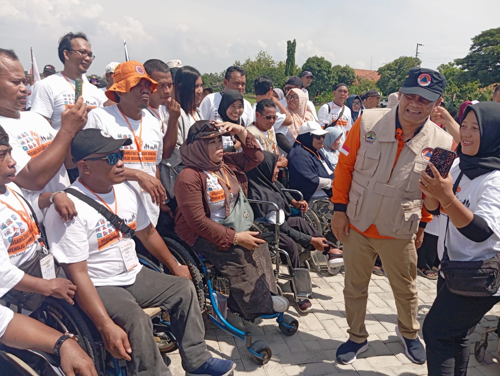 Cagub Jawa Tengah Ahmad Luthfi menghadiri jambore relawan disabilitas di Sragen, Kamis (5/12/2024). (Ahmad Khairudin/Radar Solo)