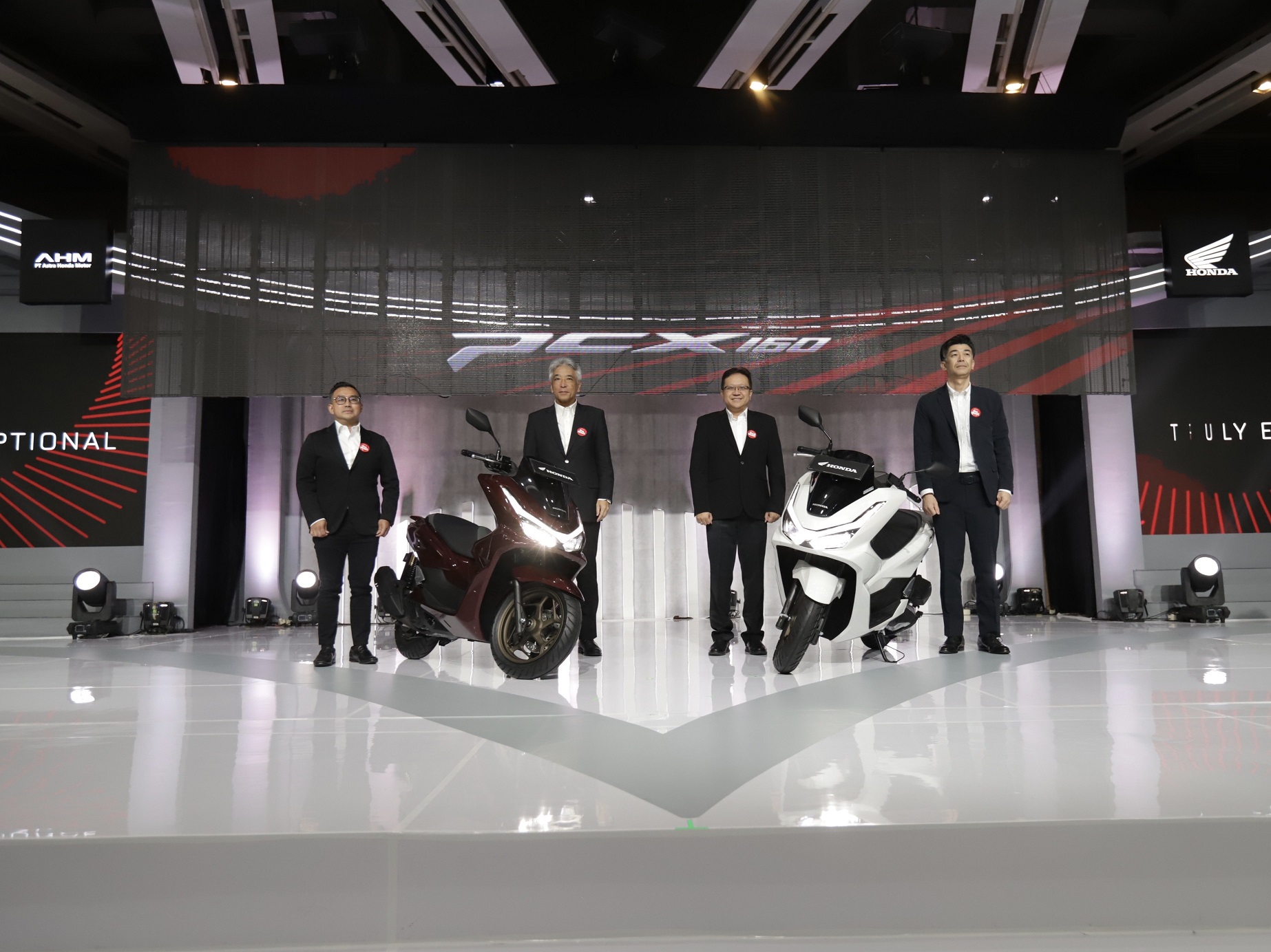 PT Astra Honda Motor hadirkan New Honda PCX160, skutik premium dengan inovasi teknologi modern mendukung aktivitas masyarakat yang semakin dinamis.