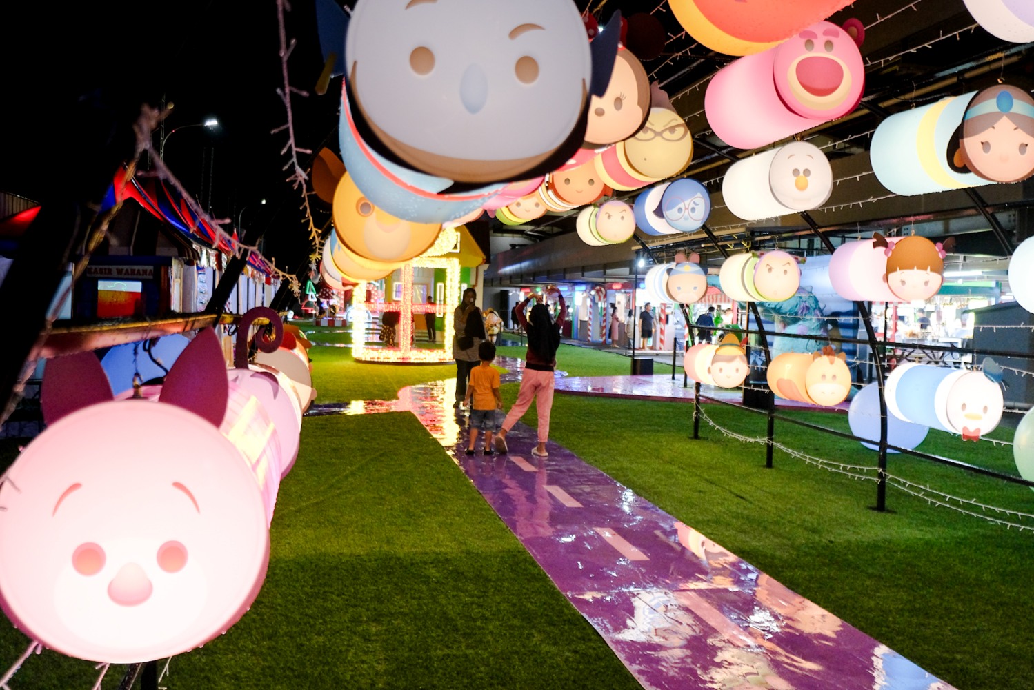 Pakuwon Mall Solo Baru menghadirkan Disney Live Event, mulai 5 Desember 2024 s.d 5 Januari 2025 di Atrium dan P2 Rooftop Pakuwon Mall Solo Baru.