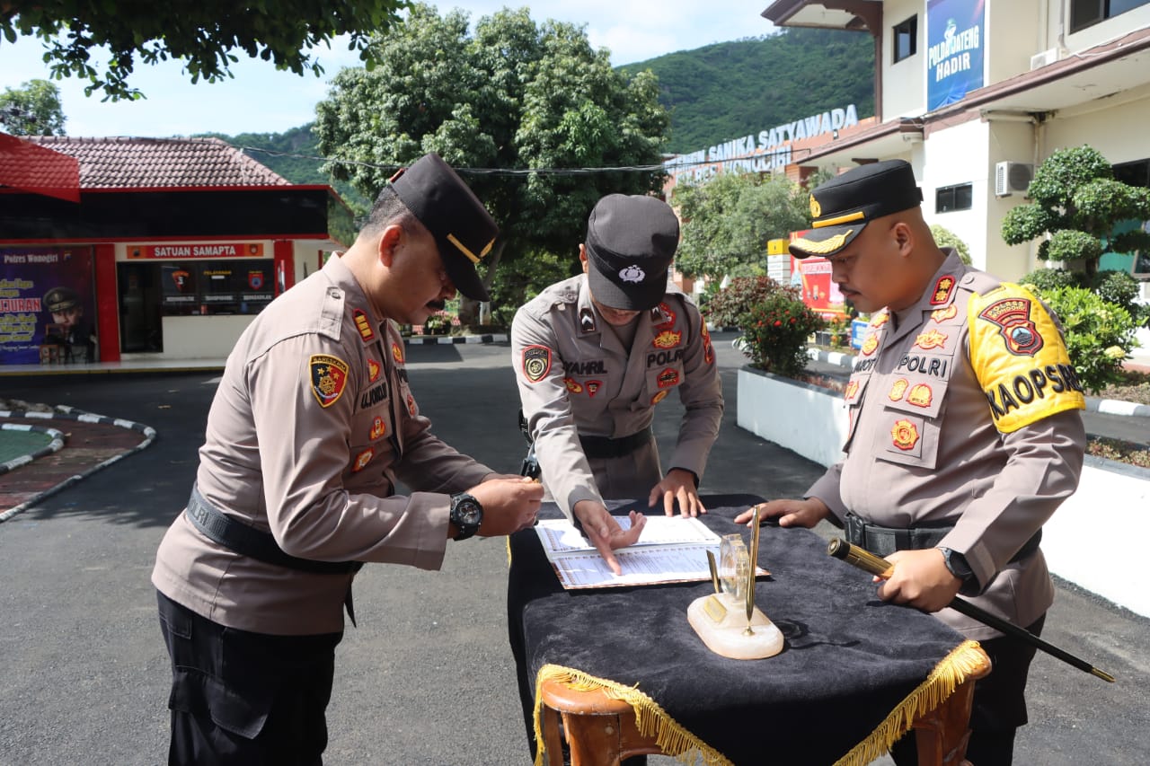 Sertijab Kapolsek Nguntoronadi di Mapolres Wonogiri, Kamis (5/12/2024).