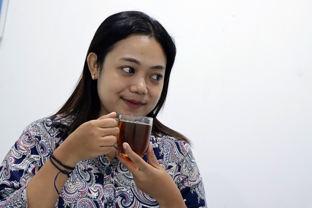 PROPORSIONAL: Minum teh bisa membuat rileks, namun bila berlebihan bisa menimbulkan efek samping.