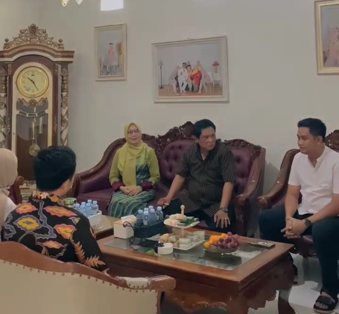 Cabup terpilih Pilkada Klaten Hamenang Wajar Ismoyo (kanan) silaturahmi ke cabup Yoga Hardaya. (Dokumentasi Pribadi)