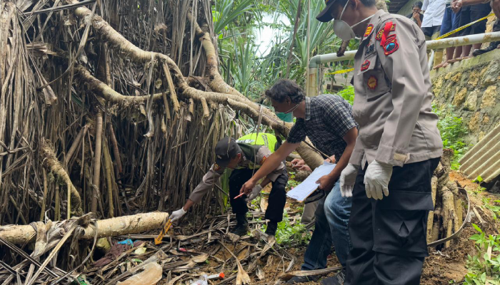 Polisi tunjukkan penemuan mayat perempuan di sekitar Pantai Nampu, Paranggupito, Wonogiri.