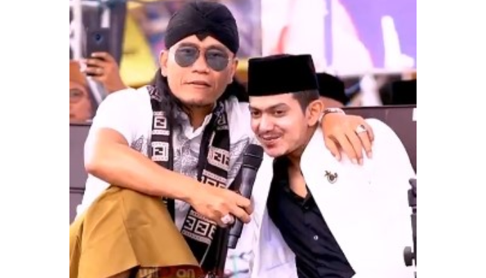 Gus Miftah dan Habib Zaidan Yahya saat tampil di atas panggung ceramah.