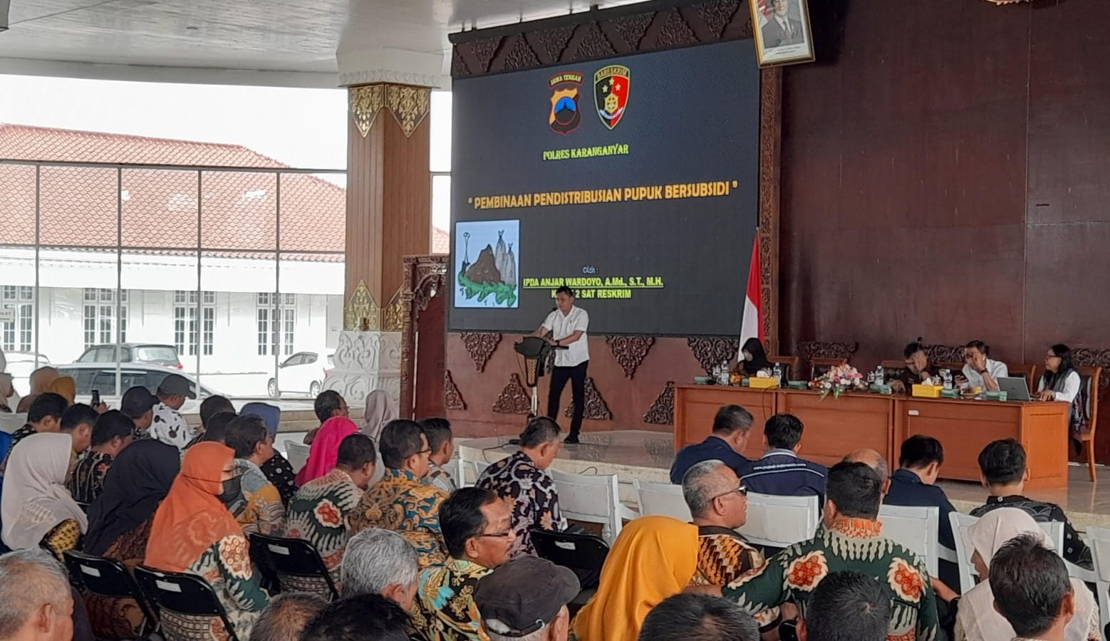 Pembinaan terhadap ratusan pemilik kios pupuk lengkap (KPL) di Kabupaten Karanganyar, Selasa (10/12/2024). (Rudi Hartono/Radar Solo)
