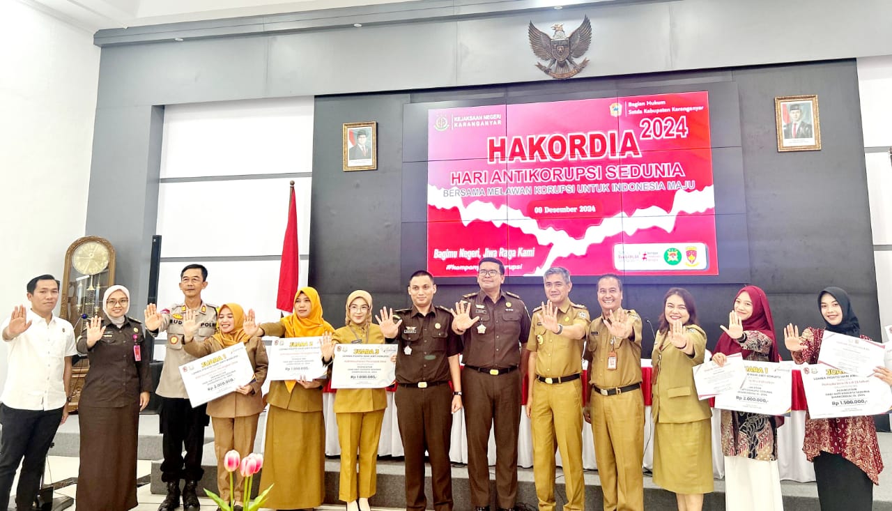 Pemenang lomba pidato dalam rangka memperingati Hari Anti Korupsi di Karanganyar. (Rudi Hartono/Radar Solo)