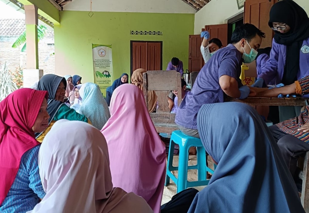 Tim dari Program Studi DIII Teknologi Laboratorium Medis mengadakan pemeriksaan kesehatan umum di Desa Tlingsing pada hari Jumat, 29 November 2024.