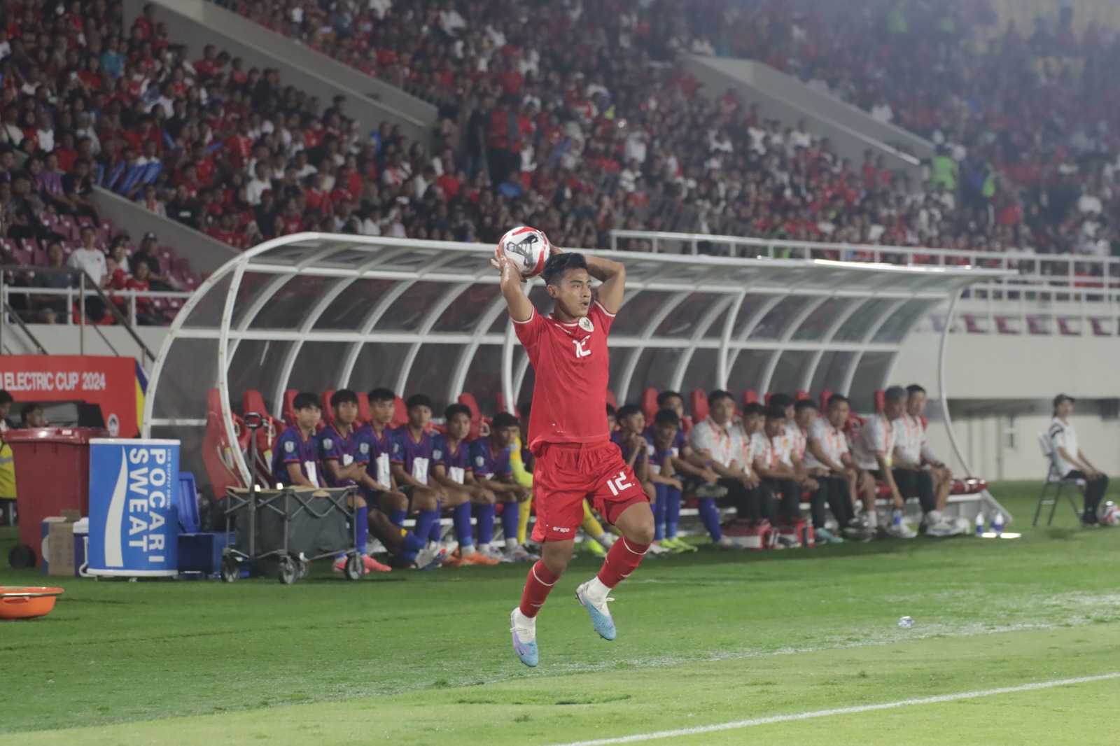 Pratama Arhan saat membela Timnas Indonesia vs Laos di ajang Piala AFF di Stadion Manahan, Kamis (12/12/2024).