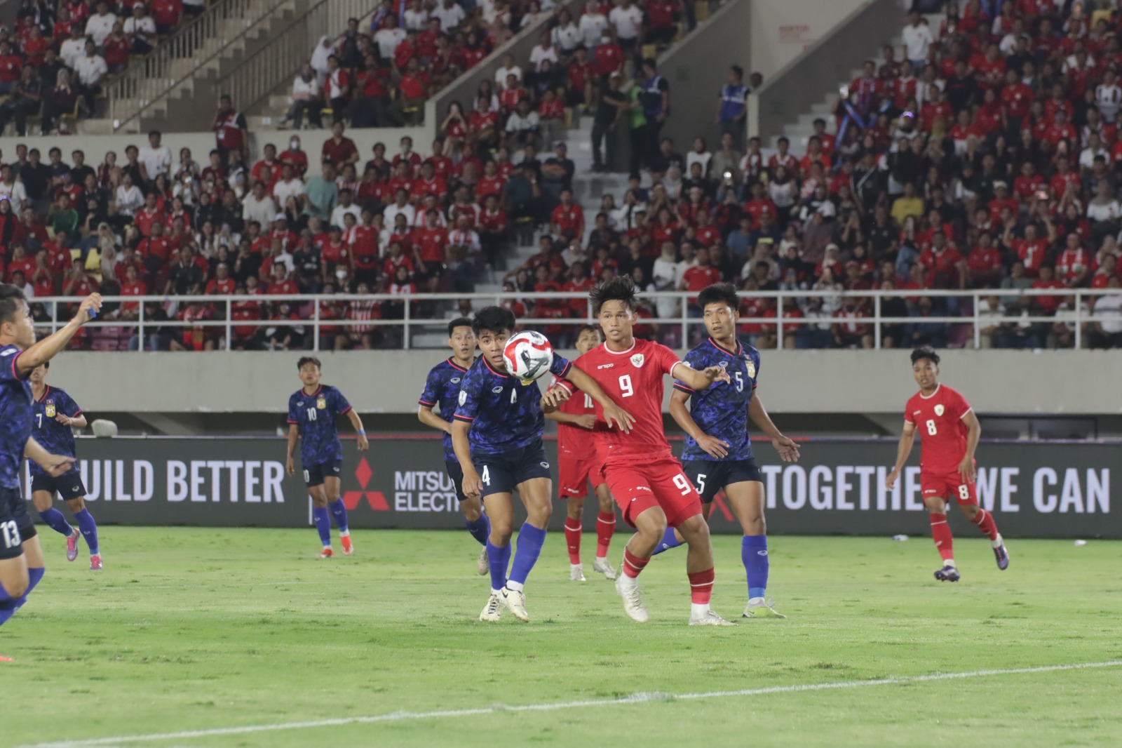 Laga Timnas Indonesia vs Laos di ajang Piala AFF di Stadion Manahan, Kamis (12/12/2024).