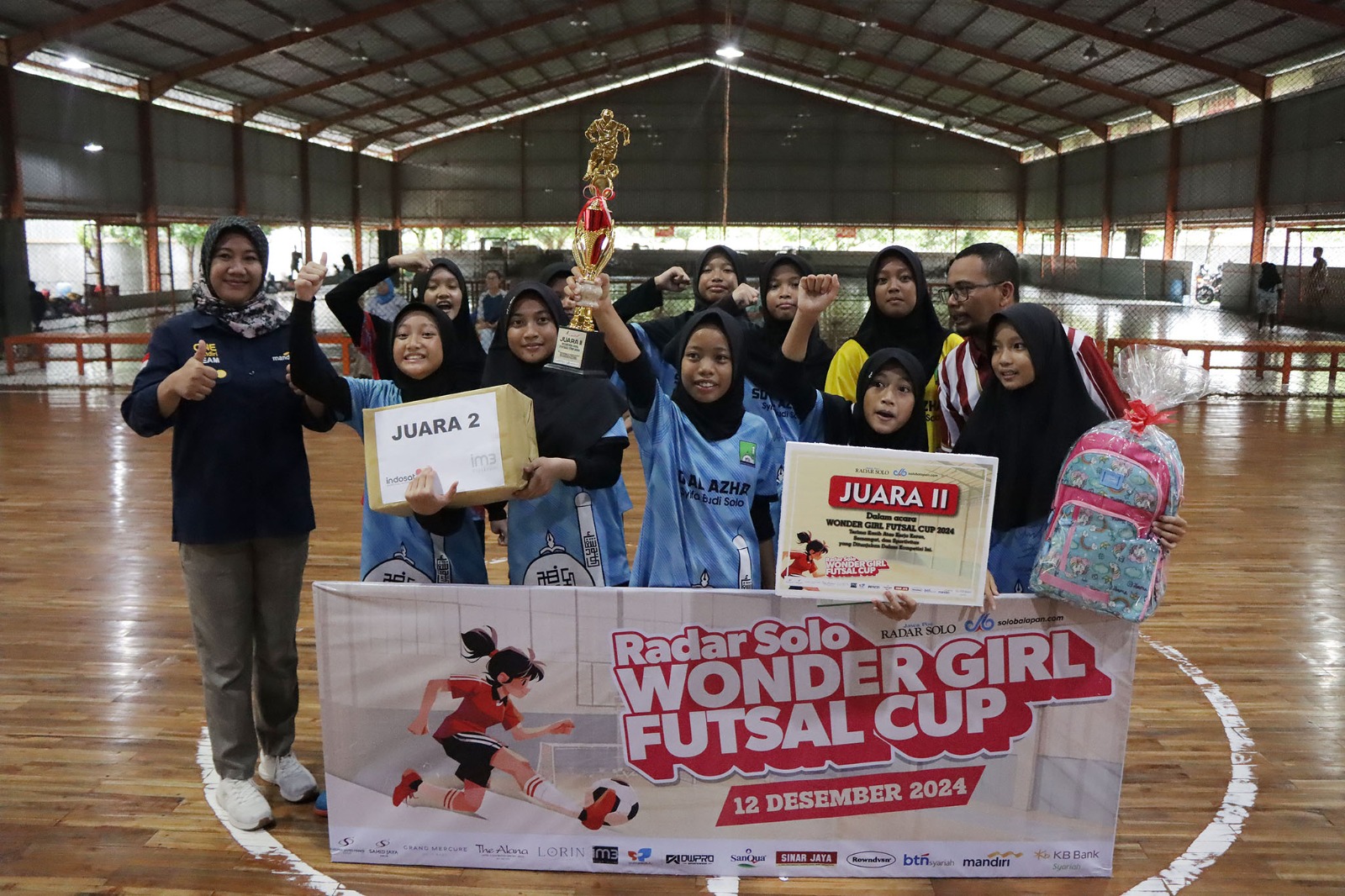 TELAH BERJUANG: Skuad SD Al Azhar Syifa Budi Solo memastikan diri jadi runner-up.