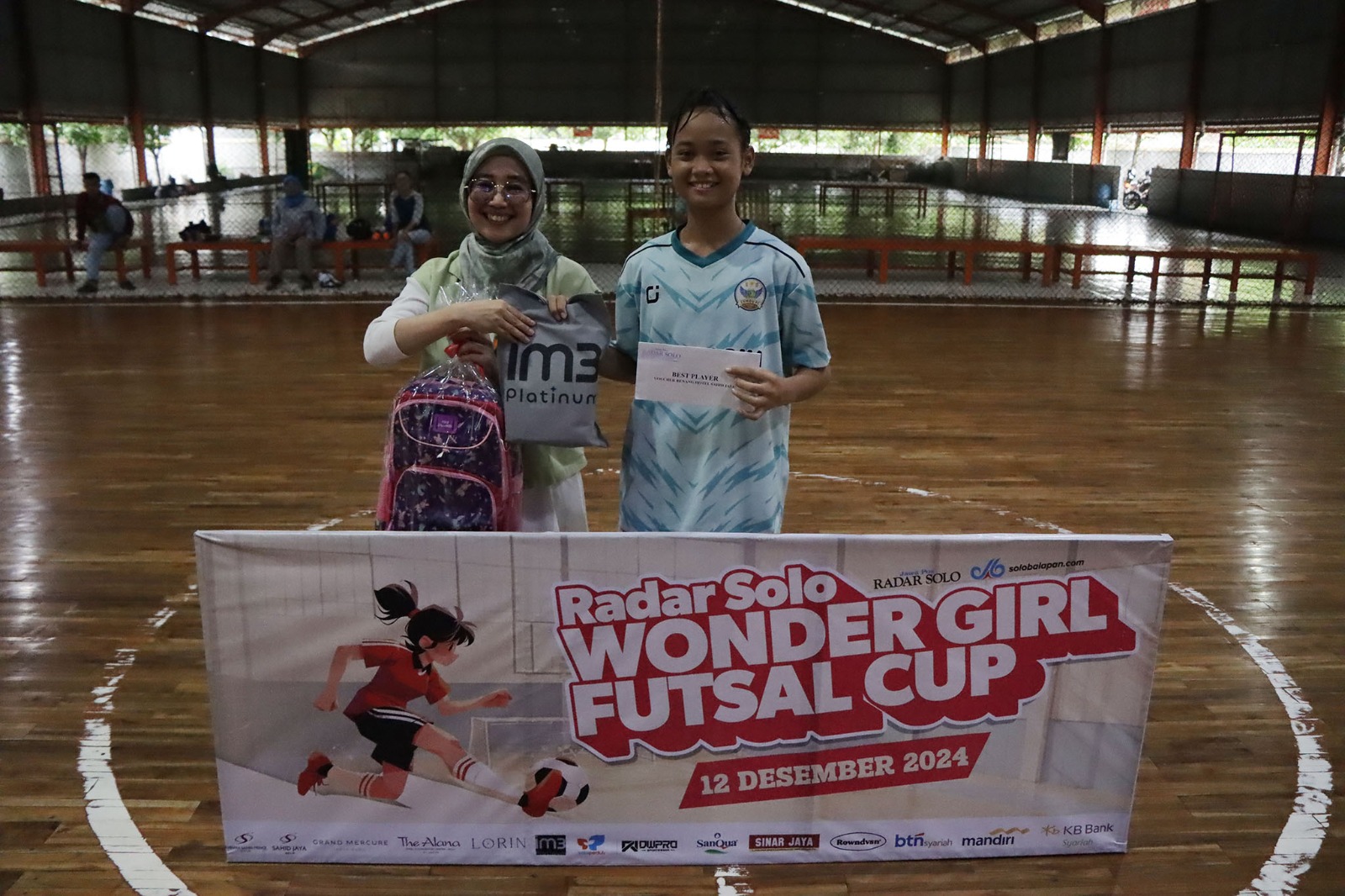 Siswi SD Negeri Cemara Dua Nabila Amira Suryanto dinobatkan sebagai best player Radar Solo Wonder Girl Futsal Cup 2024.