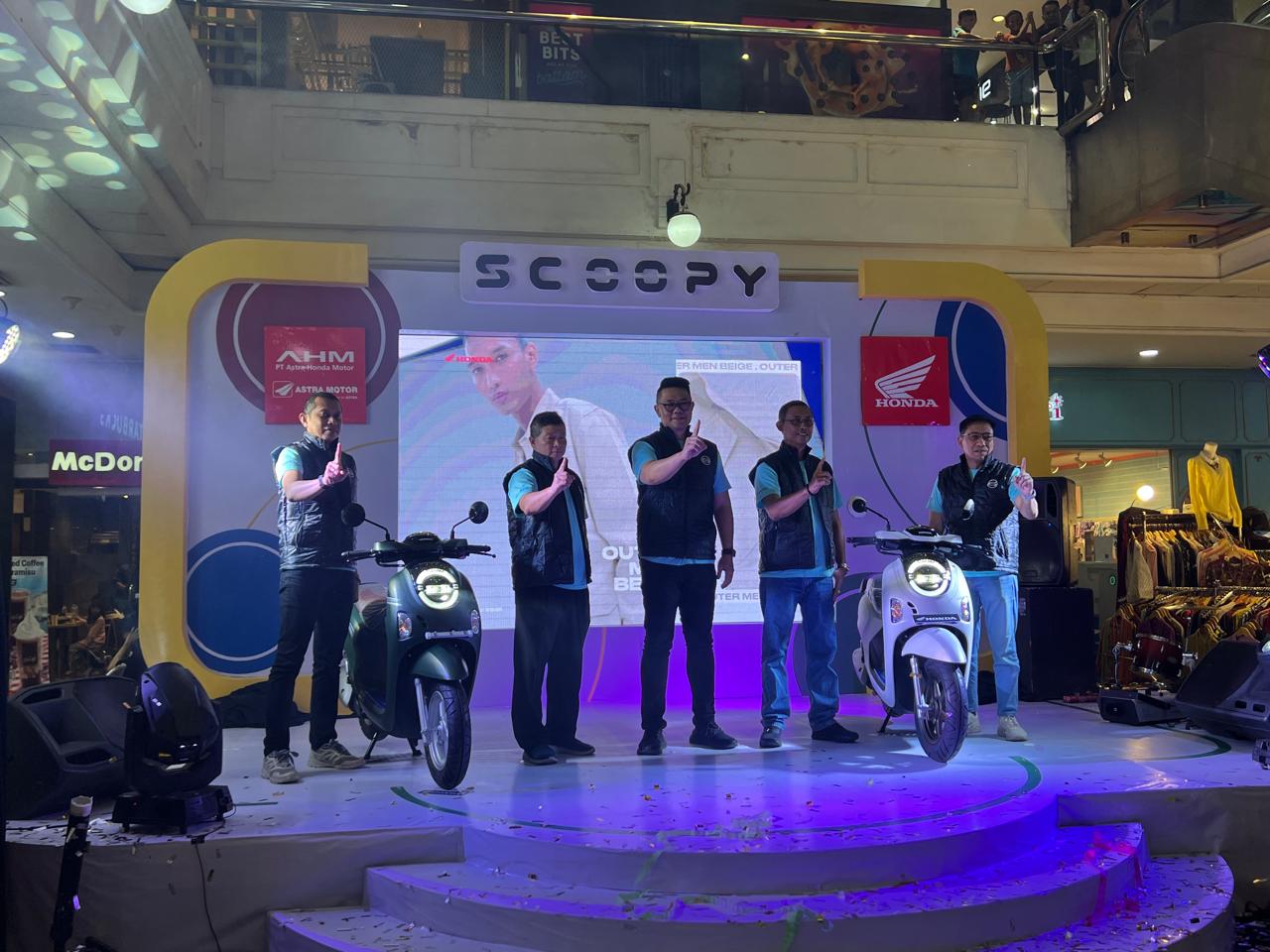Mengusung konsep #TotallyUnique, peluncuran New Honda Scoopy di Semarang hadirkan berbagai kegiatan menarik.