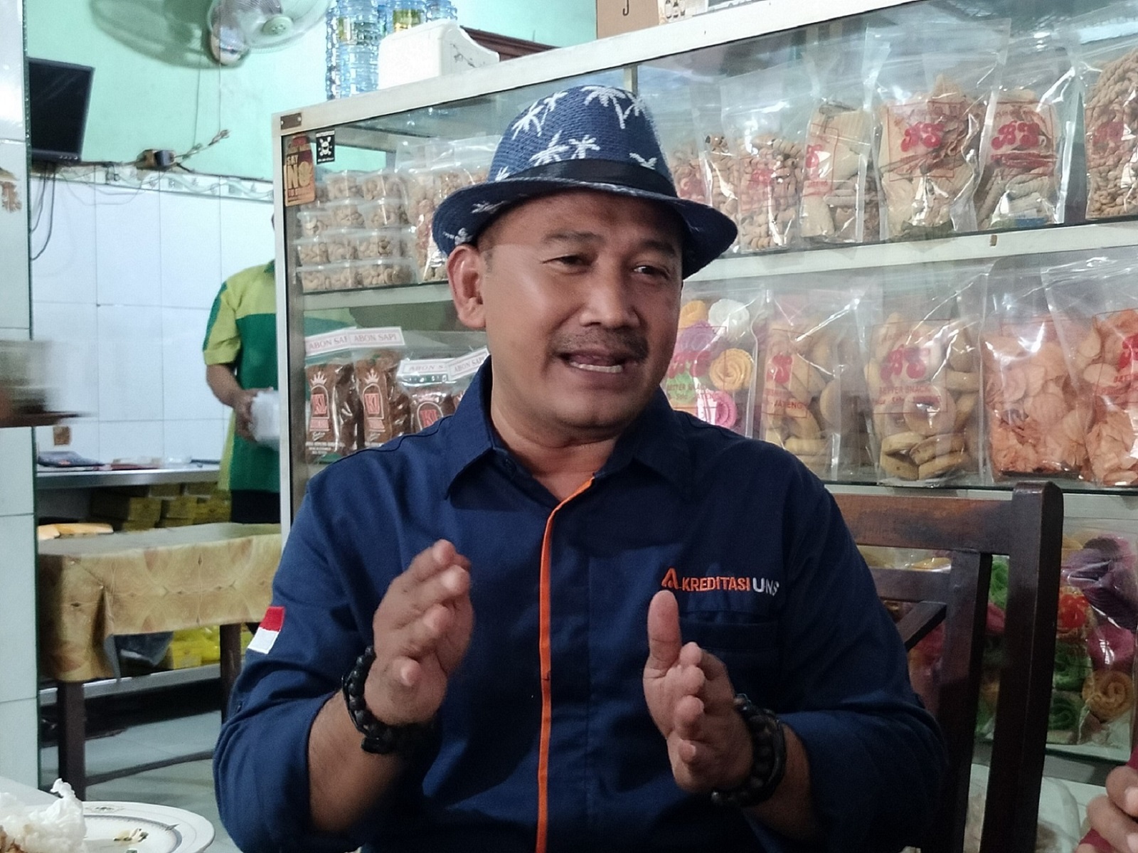 Muhammad Rohmado konsen di pembelajaran pragmatik. (Fauziah Akmal/Radar Solo)