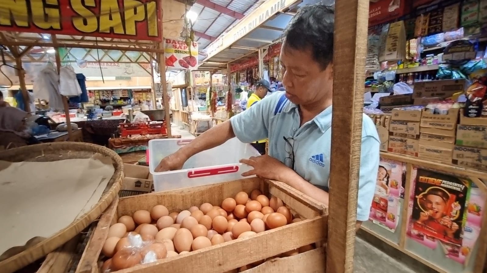 Harga telur di pasar tradisional Boyolali mengalami kenaikan signifikan.