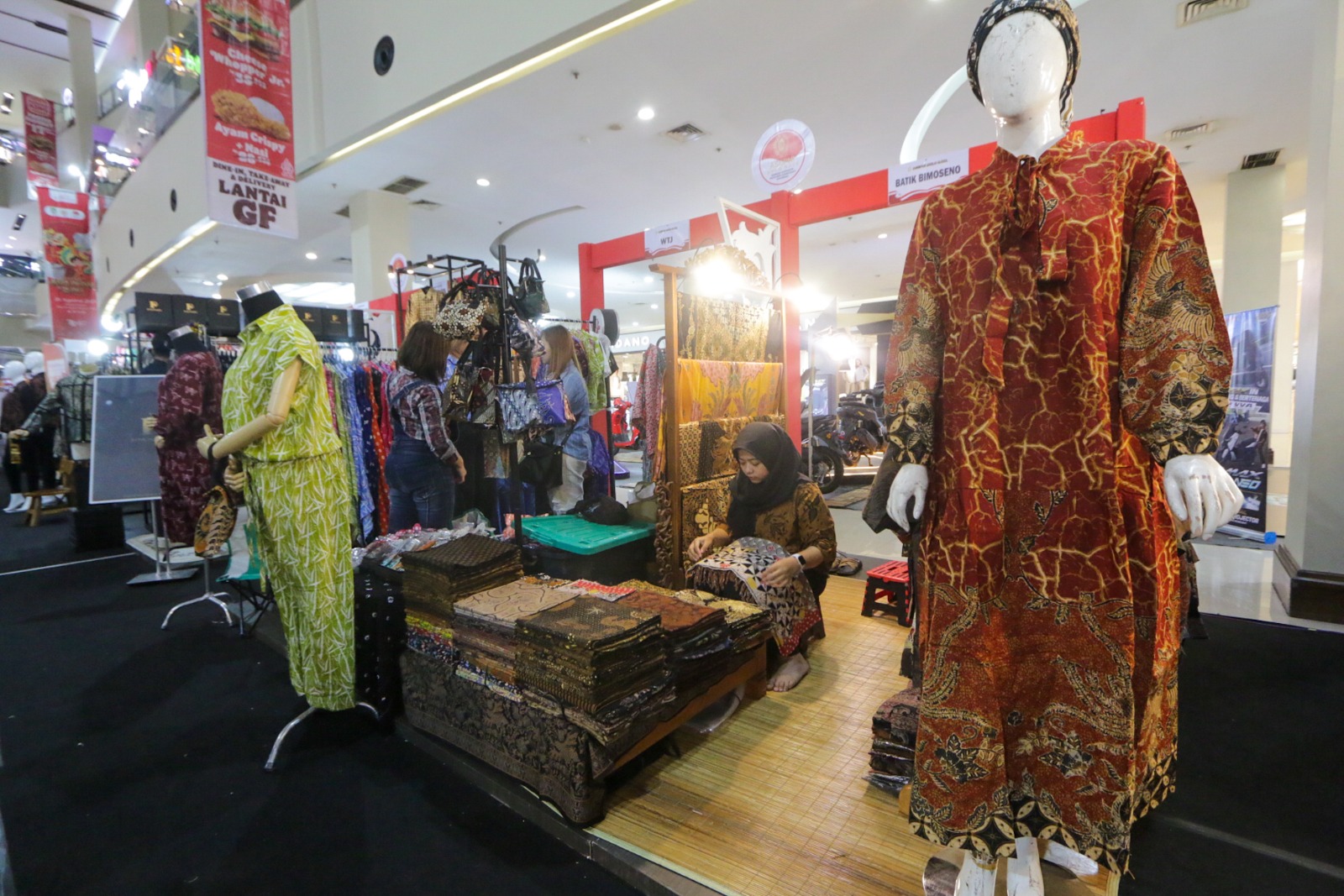 TERTATA RAPI: Pameran Eksporting dan handycraft di Solo Paragon Mall, Agustus lalu.