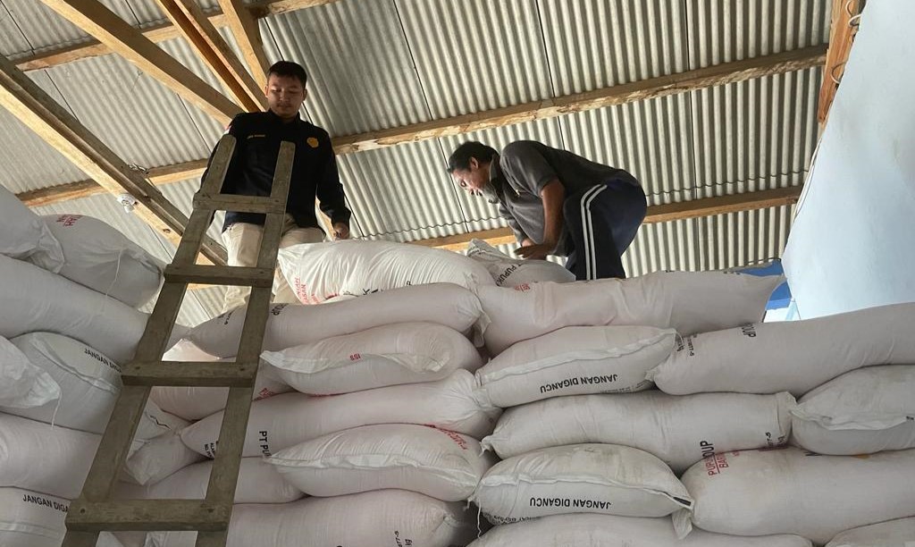 Salah satu gudang distributor pupuk di Kabupaten Karanganyar. (Rudi Hartono/Radar Solo)
